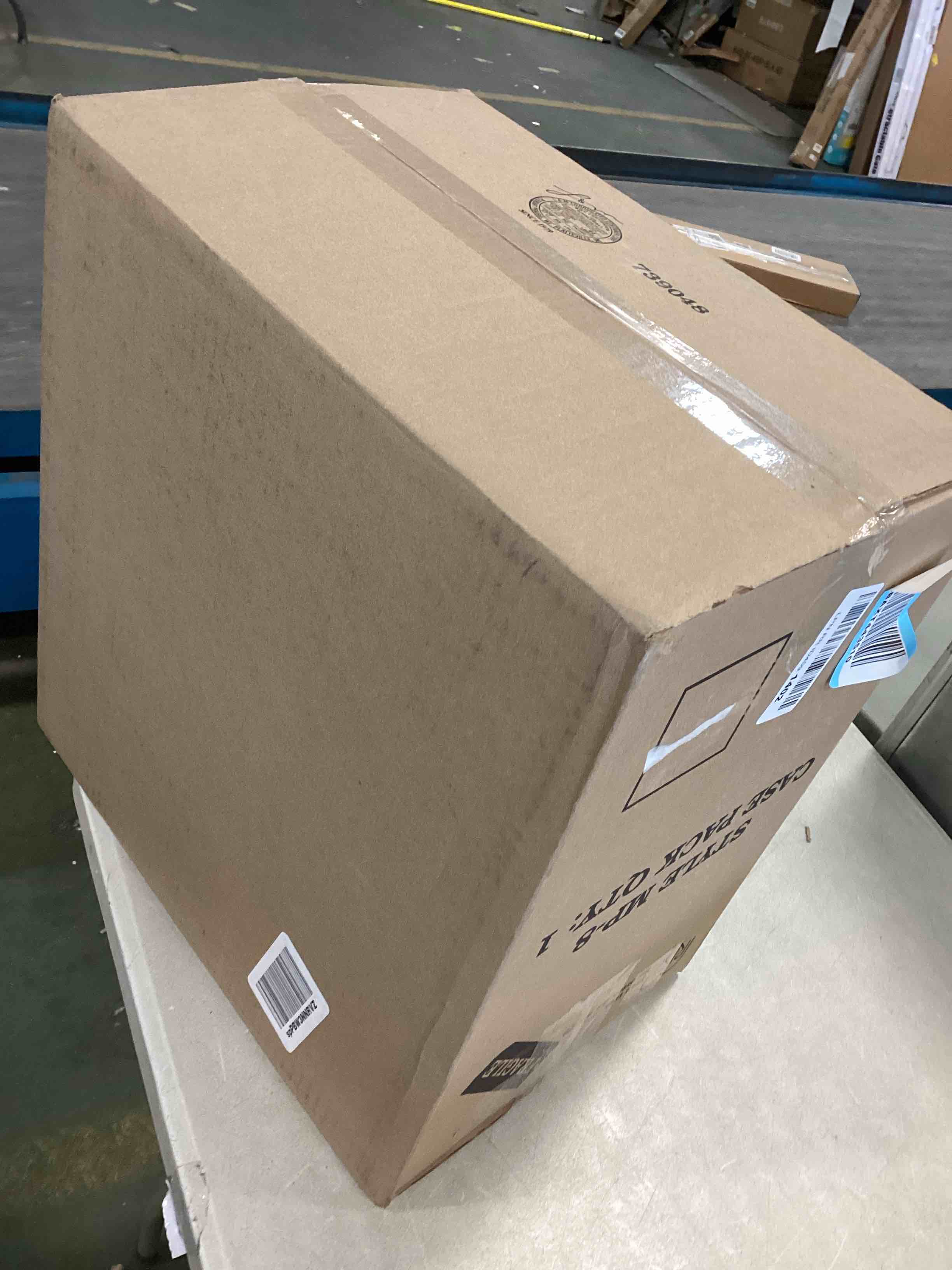 https://s3.amazonaws.com/lotting-images-prod/bidfta/BLU5816346_1705861809115.jpeg