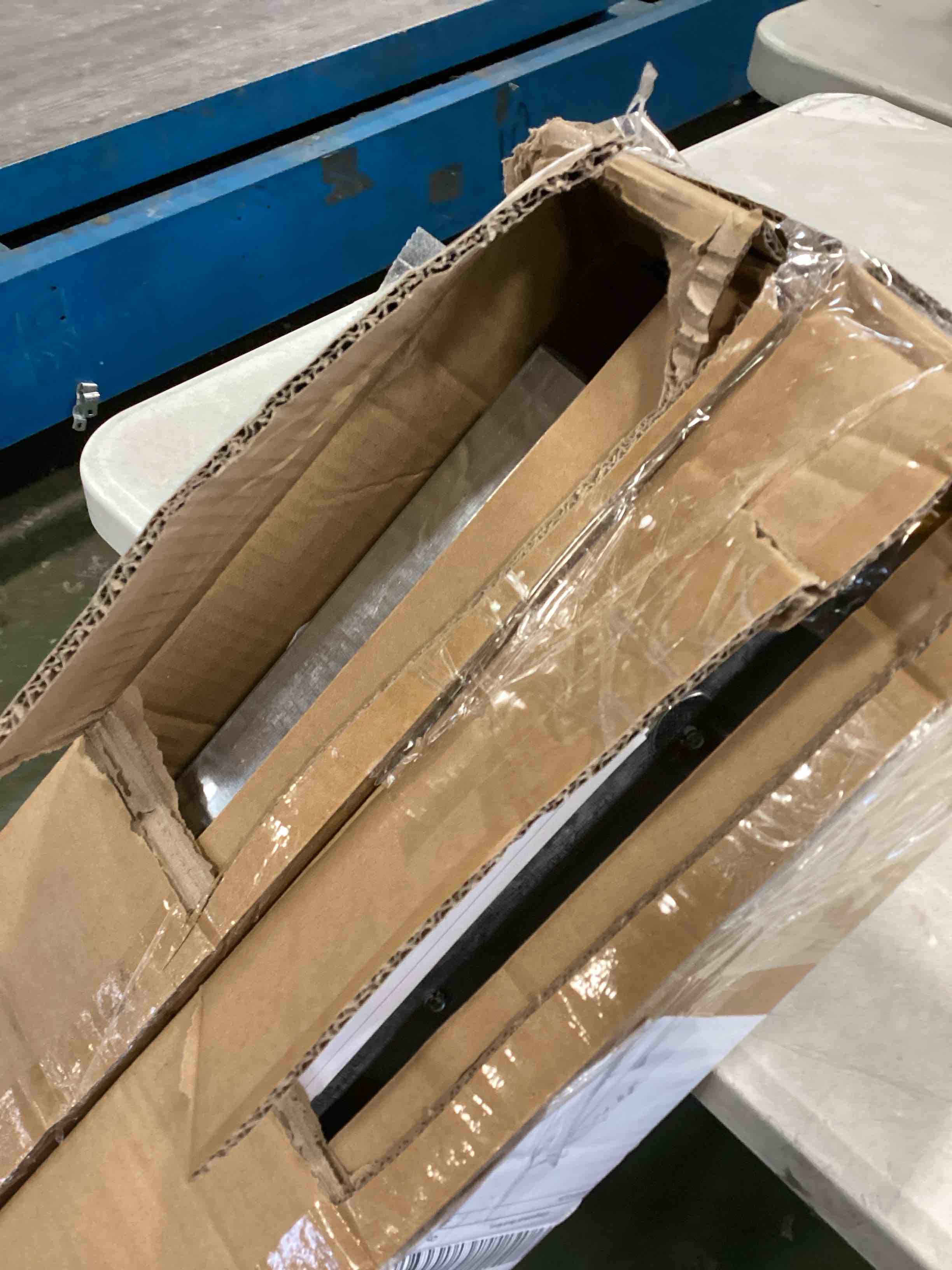 https://s3.amazonaws.com/lotting-images-prod/bidfta/BLU5816370_1705863739965.jpeg