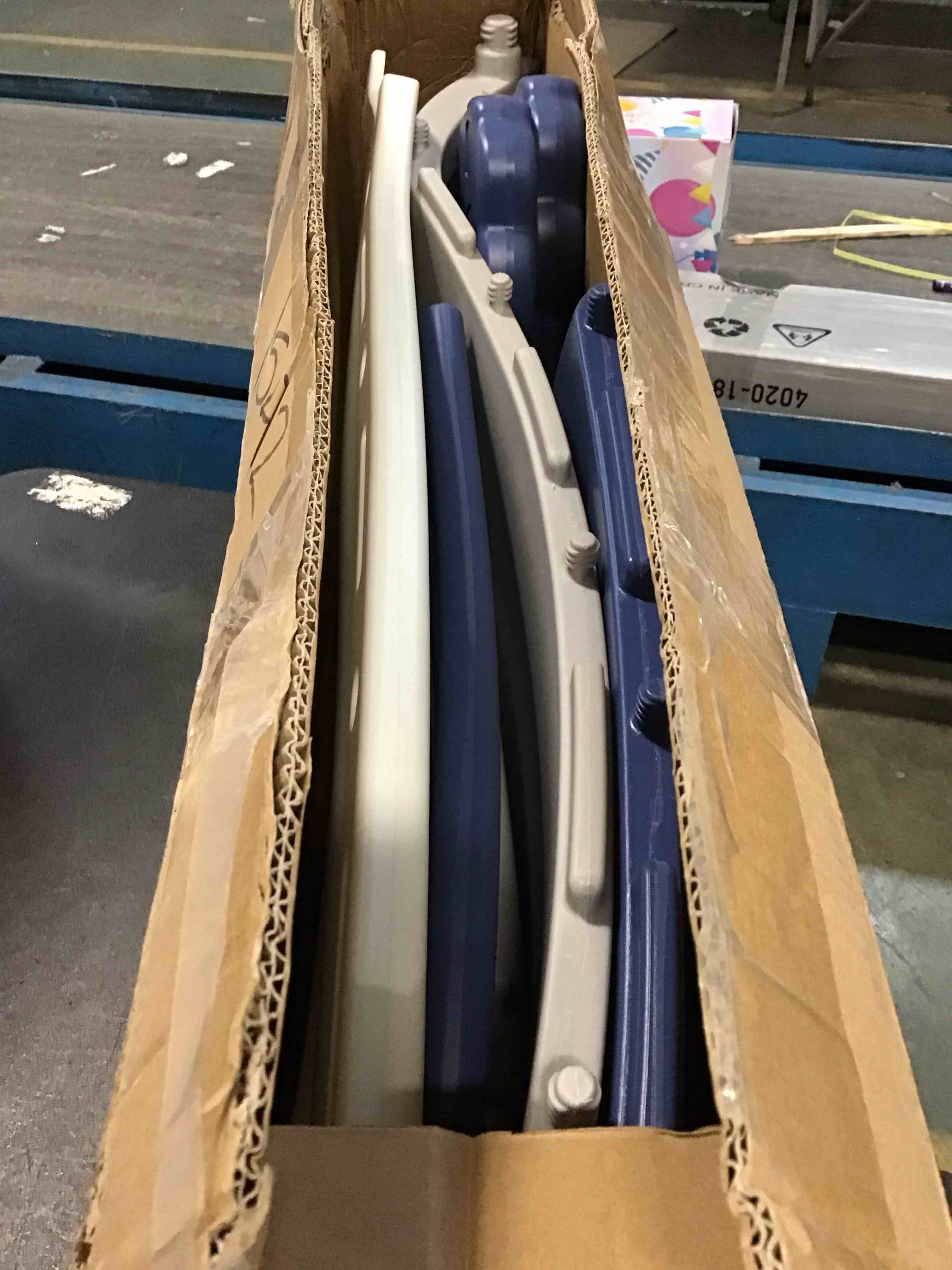 https://s3.amazonaws.com/lotting-images-prod/bidfta/BLU5816856_1706096706379.jpeg