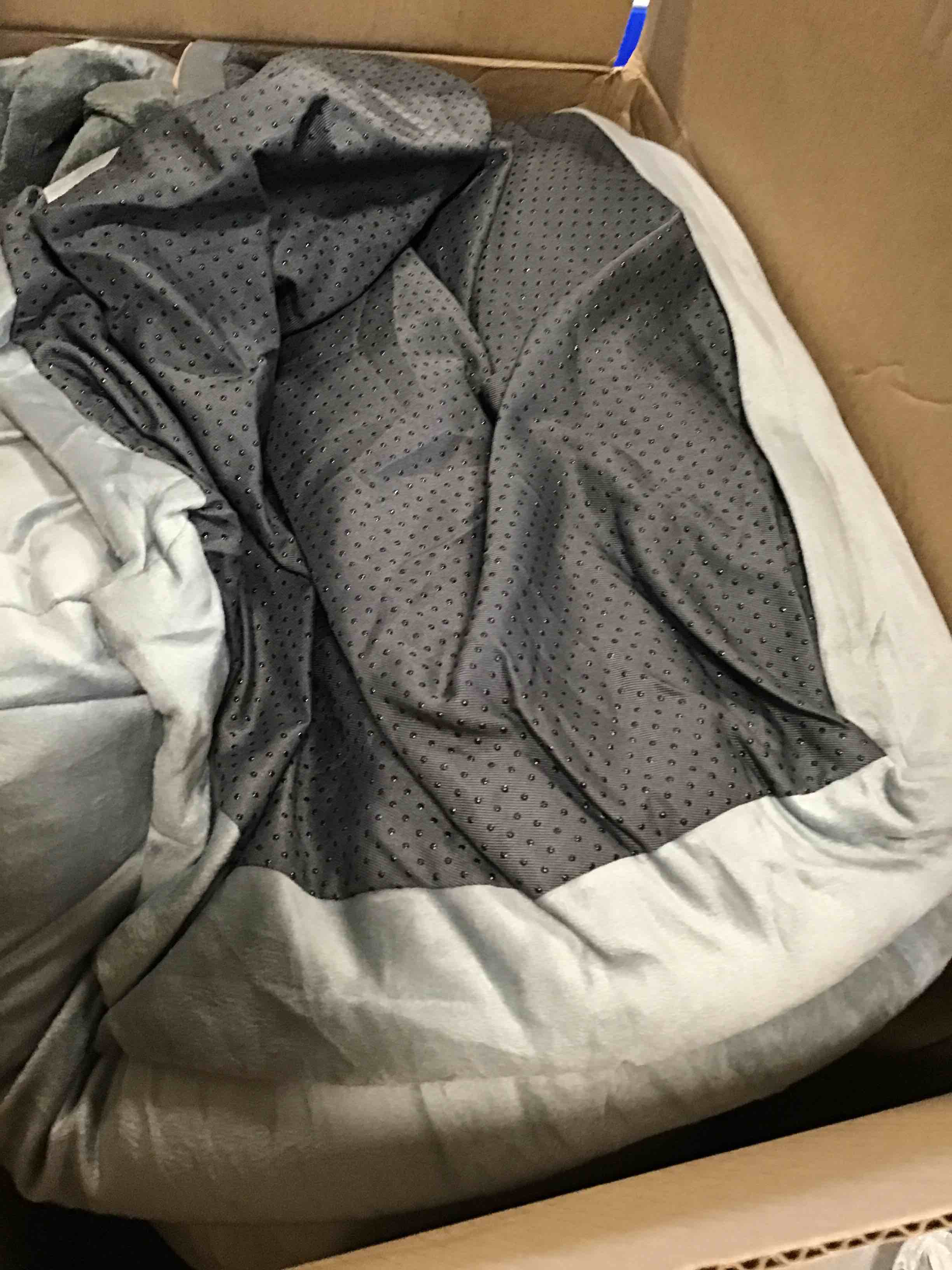 https://s3.amazonaws.com/lotting-images-prod/bidfta/BLU5817848_1705847149767.jpeg