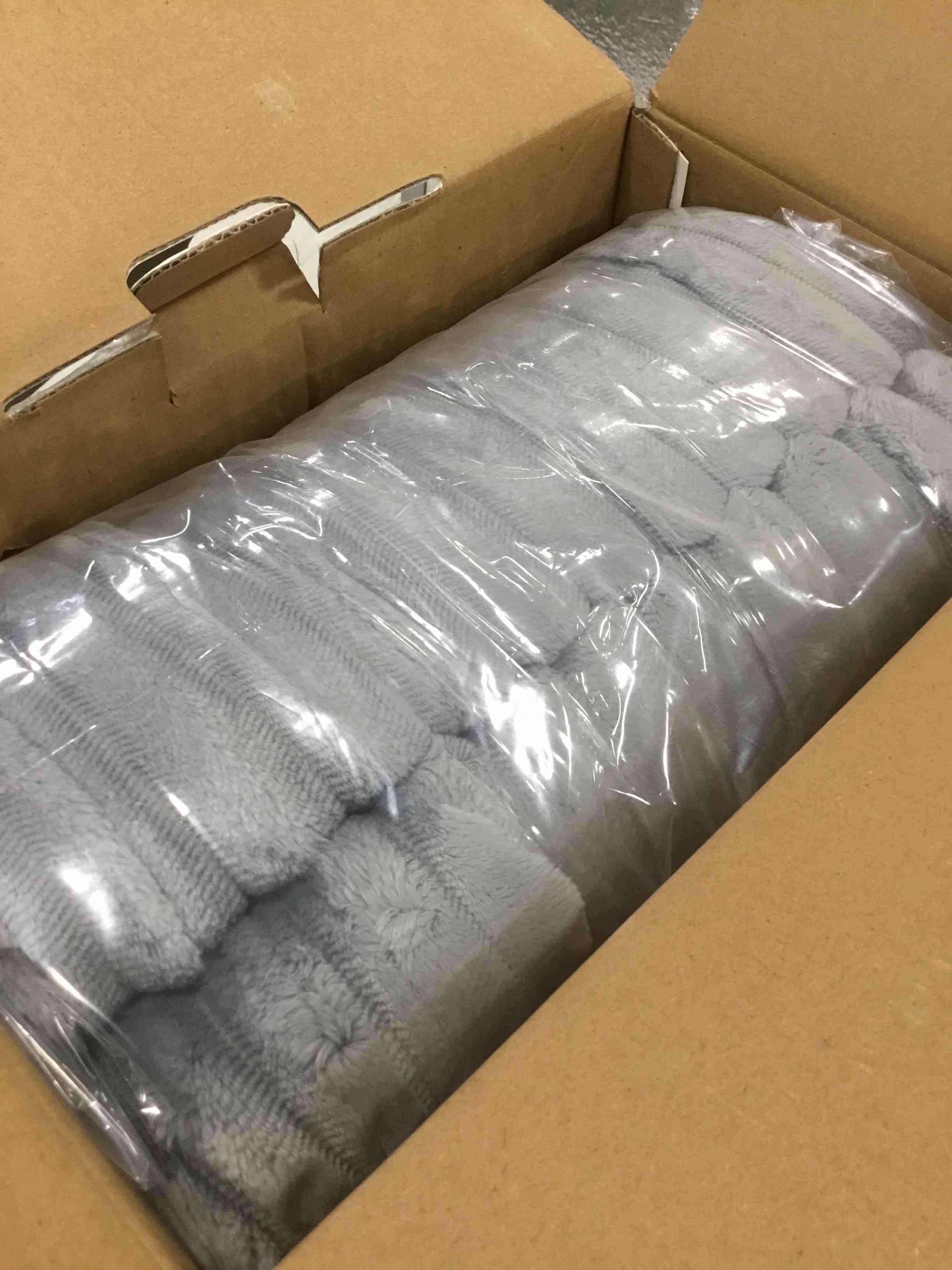 https://s3.amazonaws.com/lotting-images-prod/bidfta/BLU5818445_1706116080449.jpeg