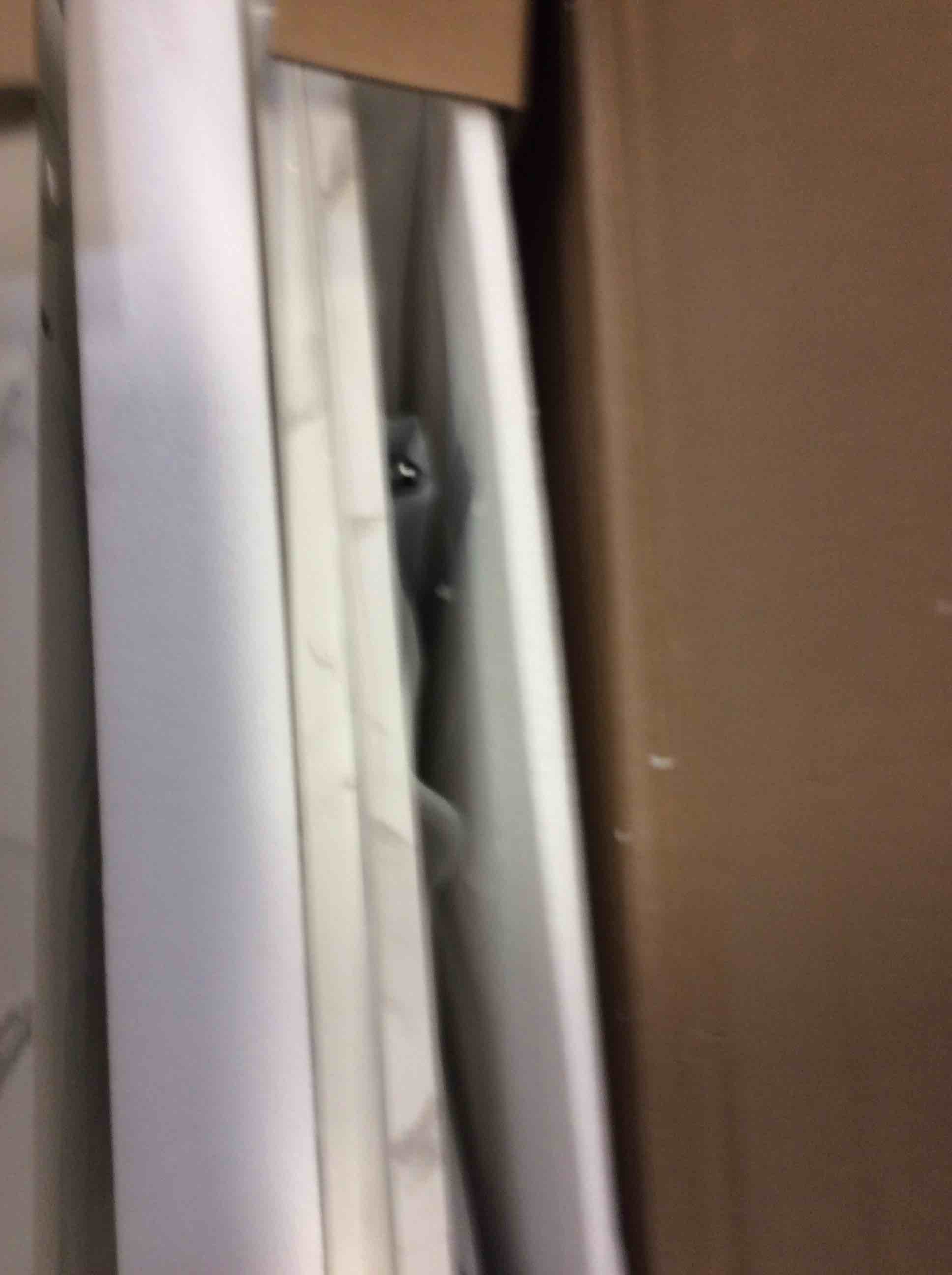 https://s3.amazonaws.com/lotting-images-prod/bidfta/BLU5819149_1705938139826.jpeg