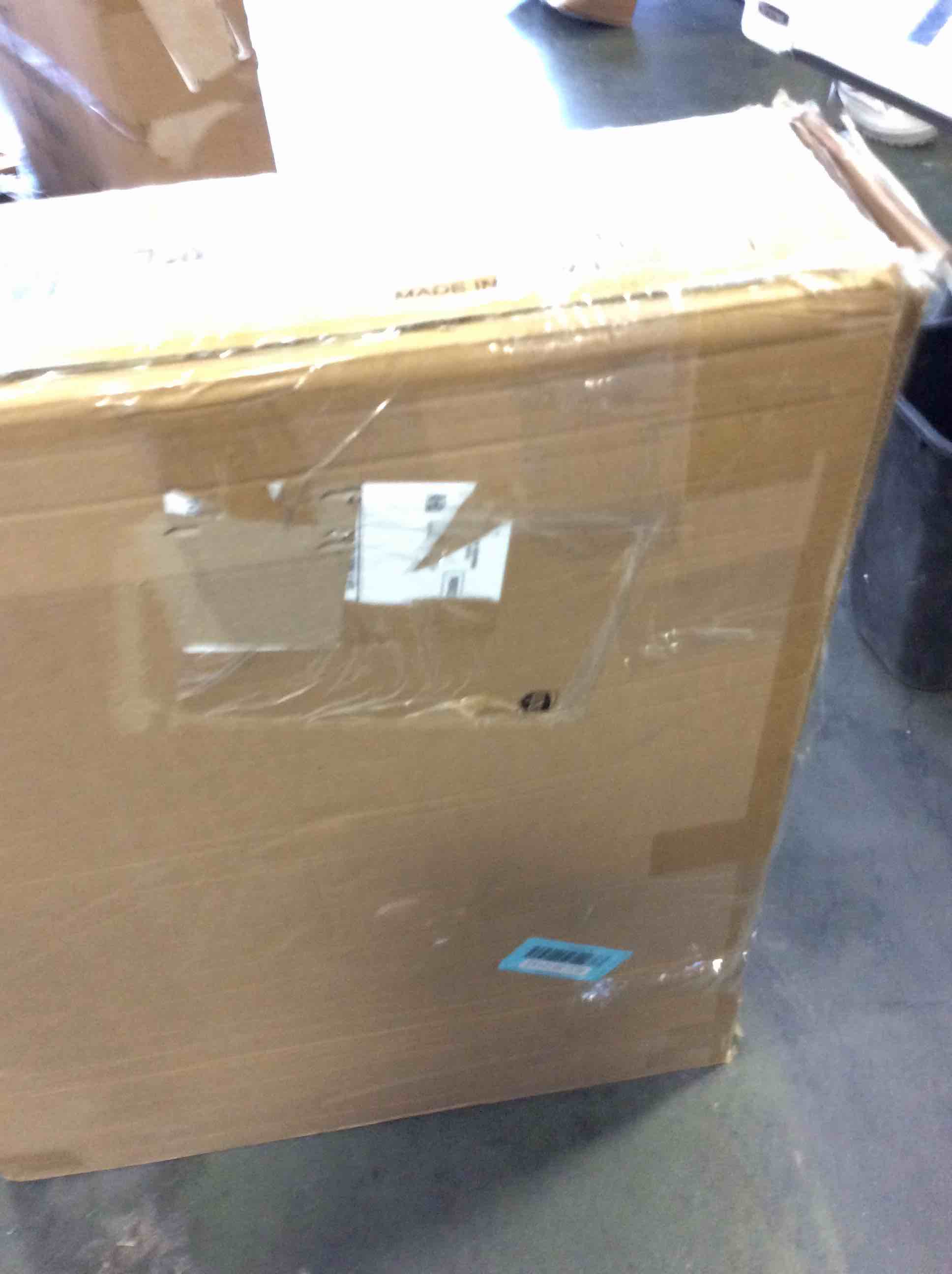 https://s3.amazonaws.com/lotting-images-prod/bidfta/BLU5819149_1705938200754.jpeg