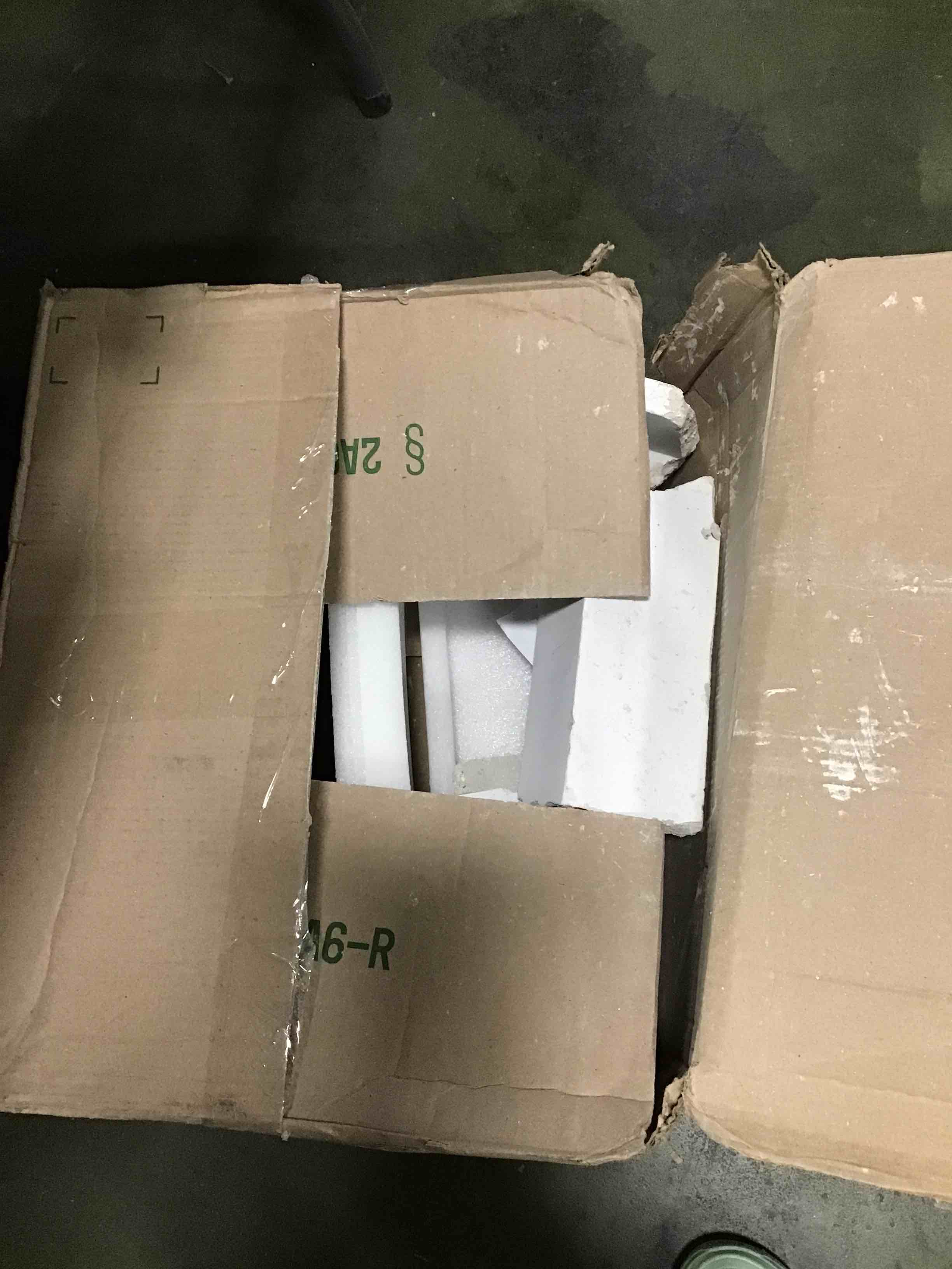 https://s3.amazonaws.com/lotting-images-prod/bidfta/BLU5819315_1706020596325.jpeg