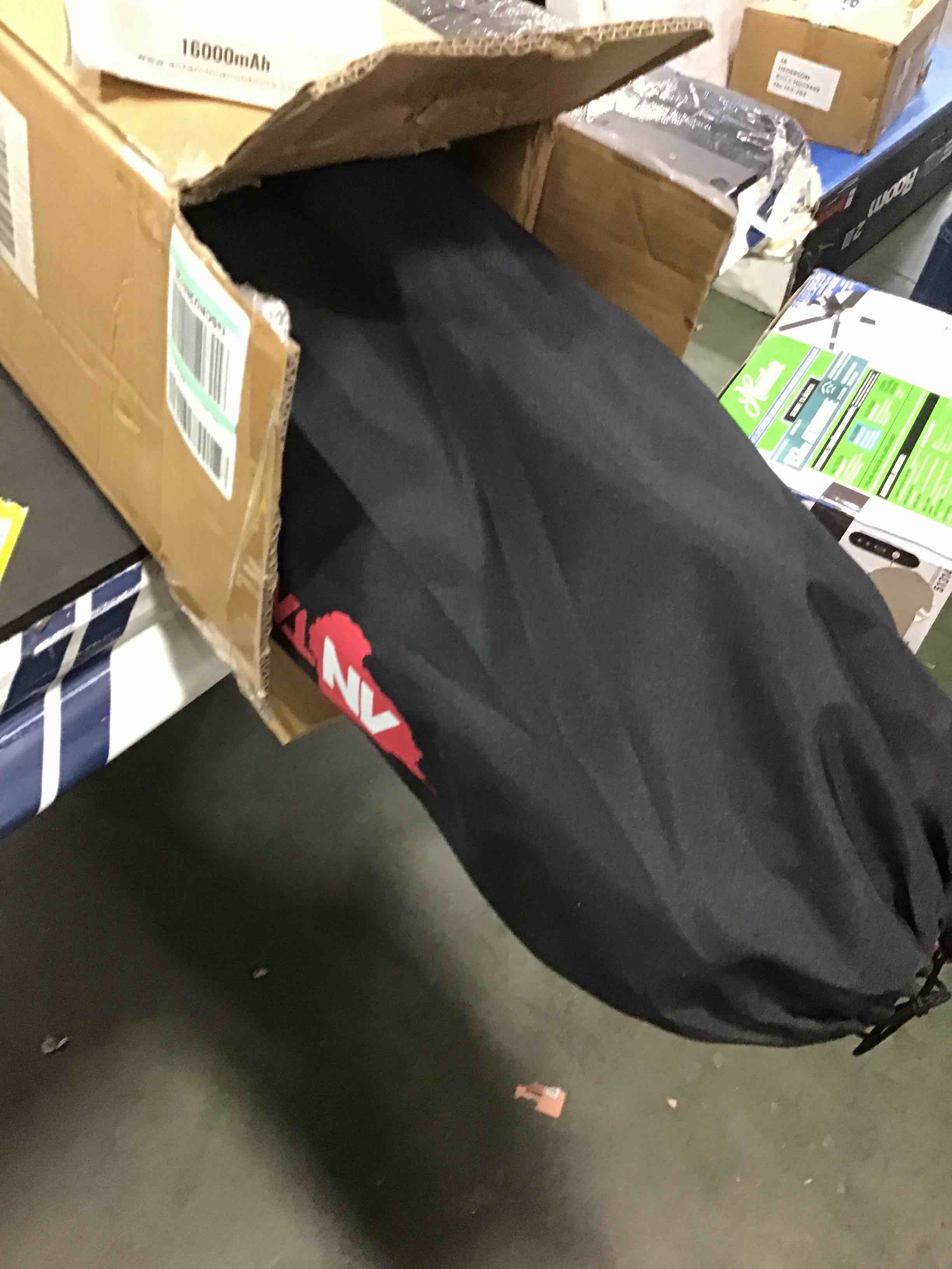 https://s3.amazonaws.com/lotting-images-prod/bidfta/BLU5819324_1706023981479.jpeg