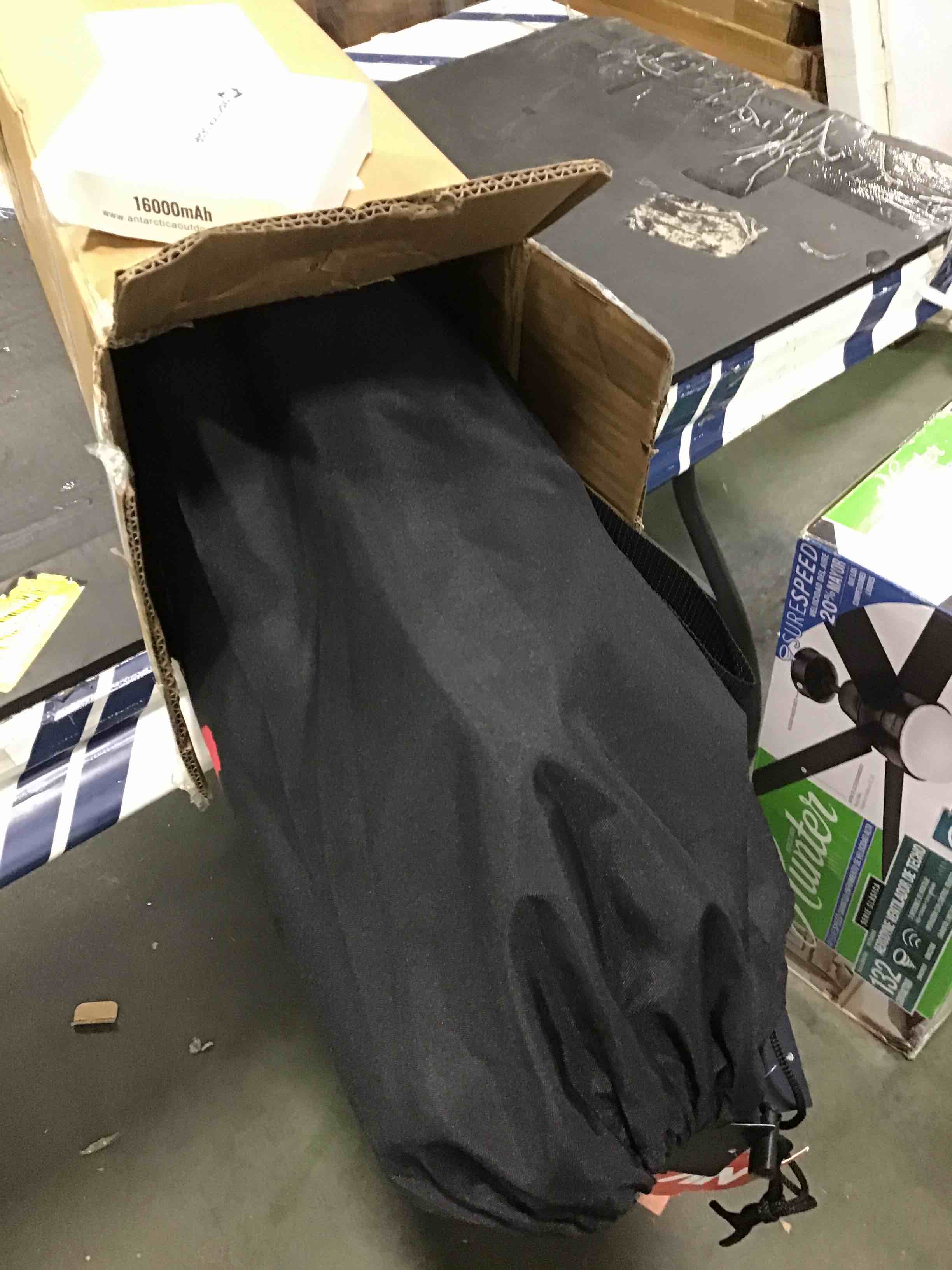 https://s3.amazonaws.com/lotting-images-prod/bidfta/BLU5819324_1706023983329.jpeg