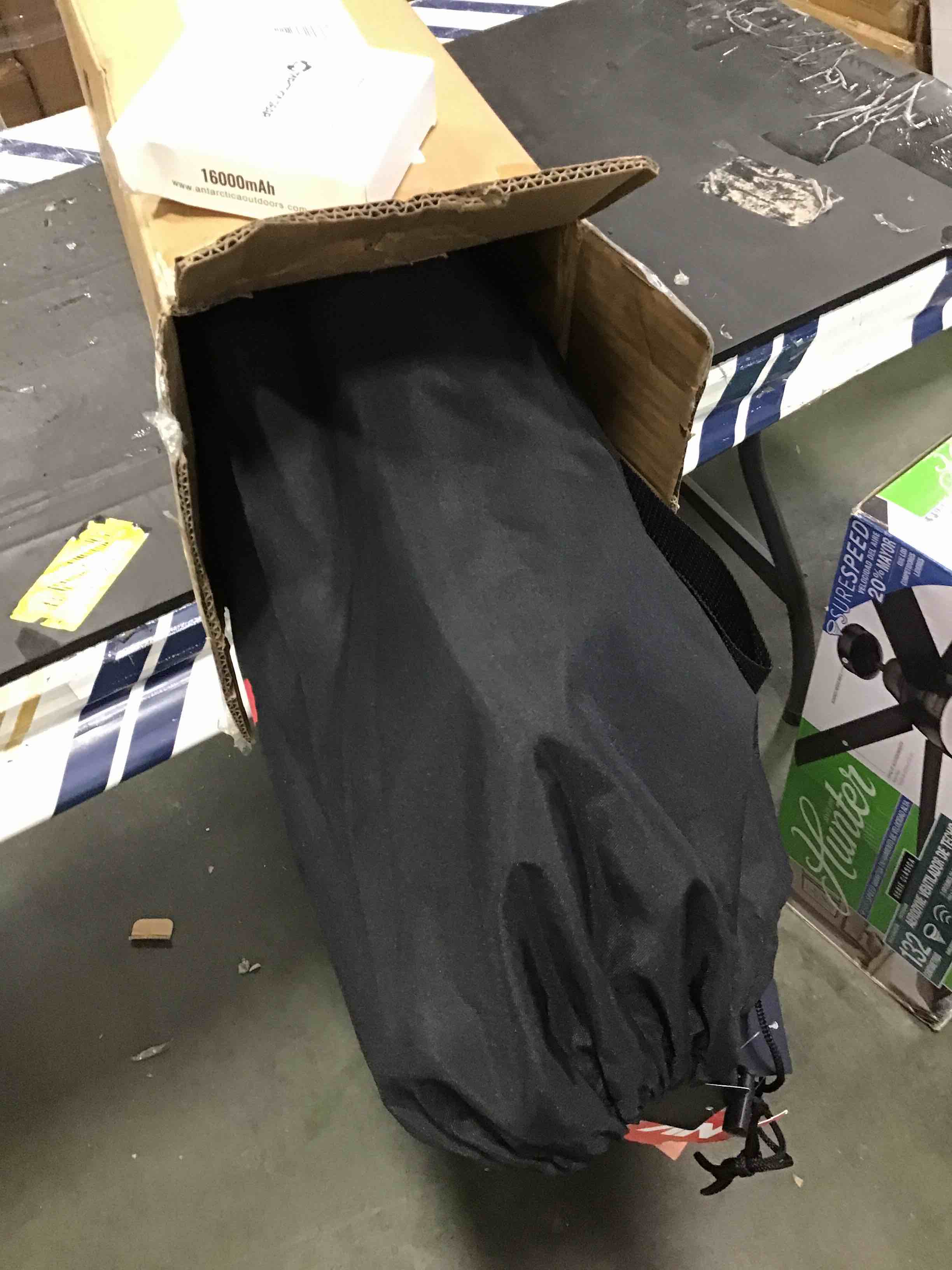 https://s3.amazonaws.com/lotting-images-prod/bidfta/BLU5819324_1706023985372.jpeg