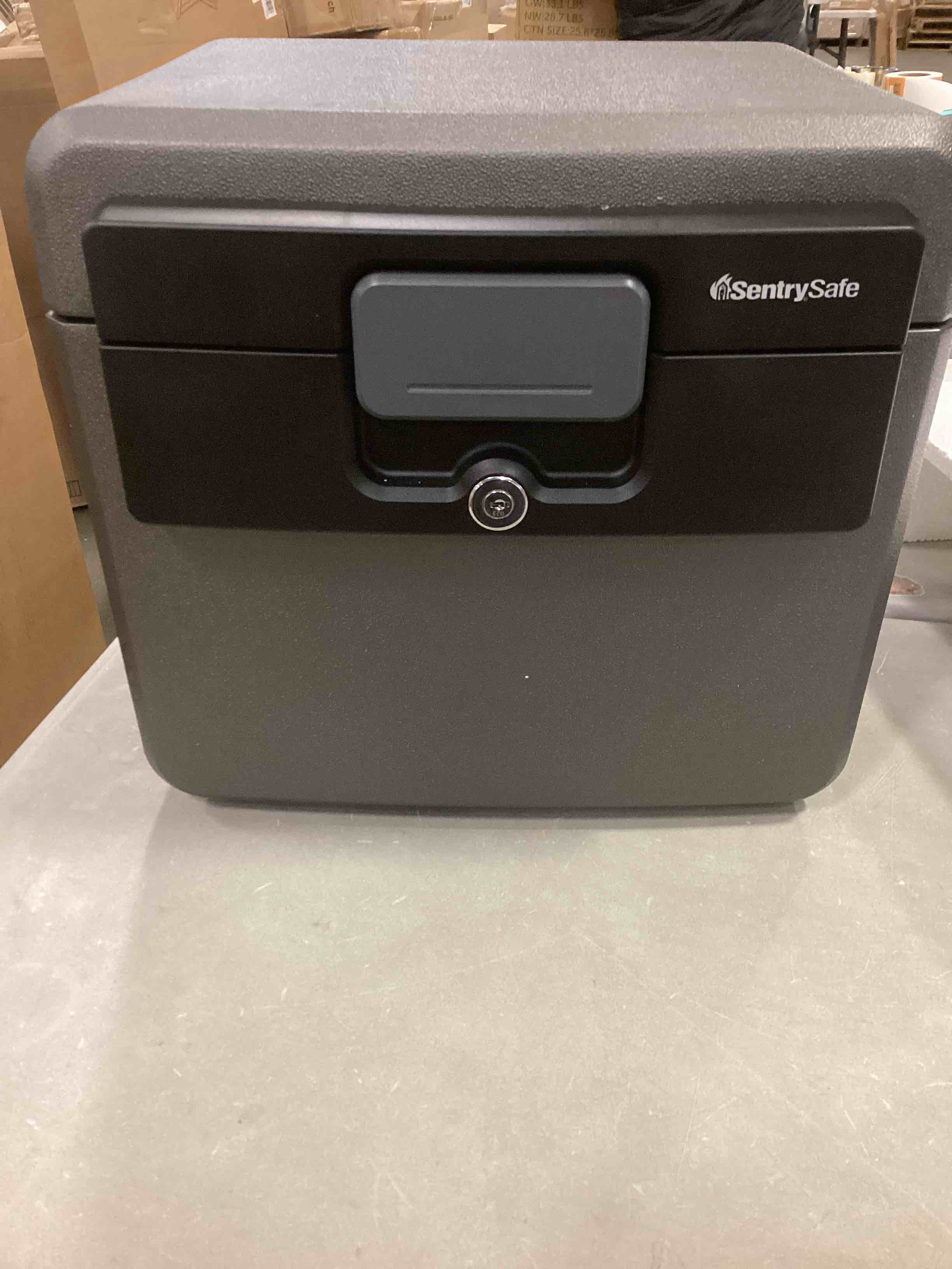 https://s3.amazonaws.com/lotting-images-prod/bidfta/BLU5820120_1706723791858.jpeg
