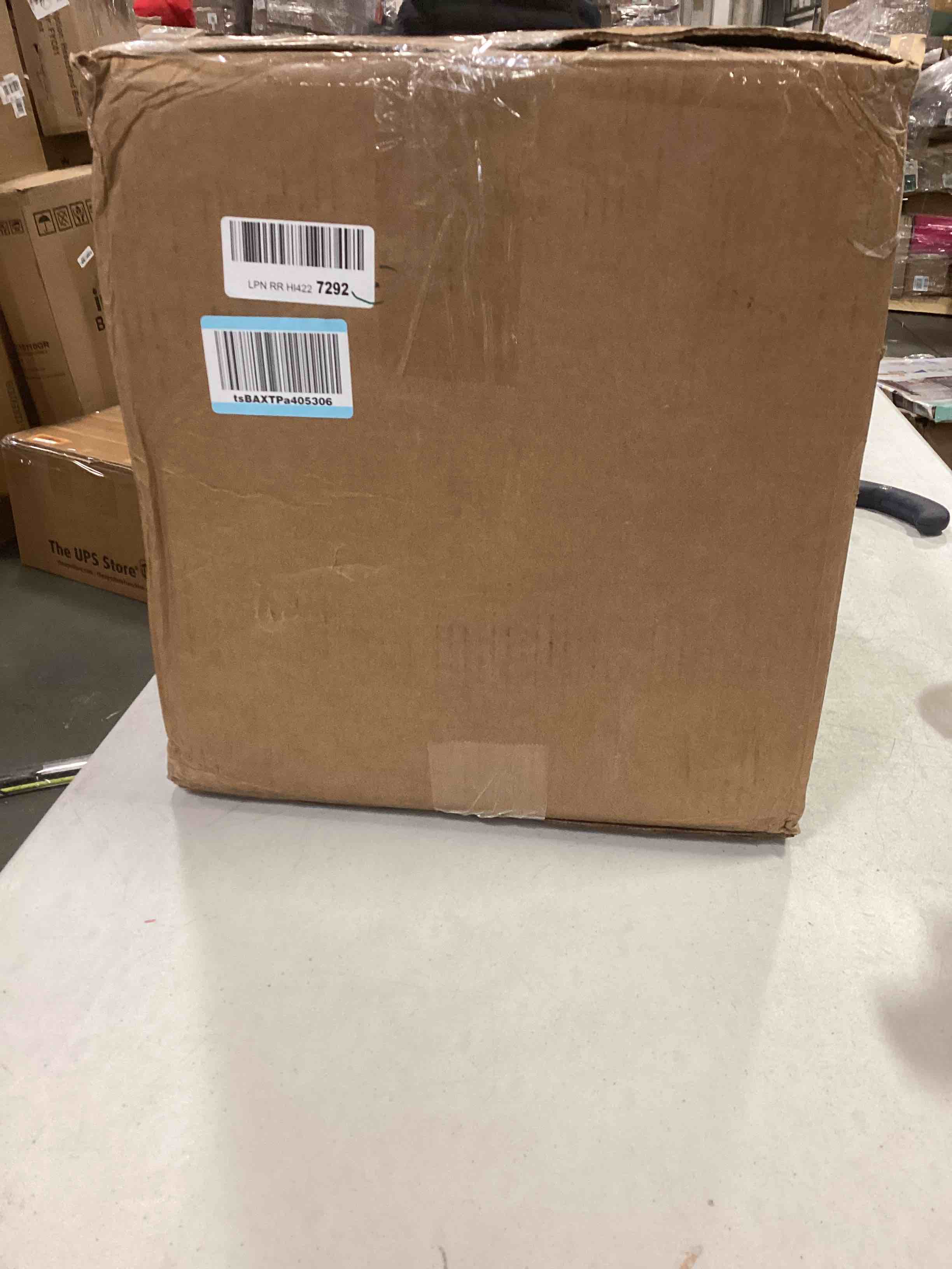 https://s3.amazonaws.com/lotting-images-prod/bidfta/BLU5820120_1706723979938.jpeg