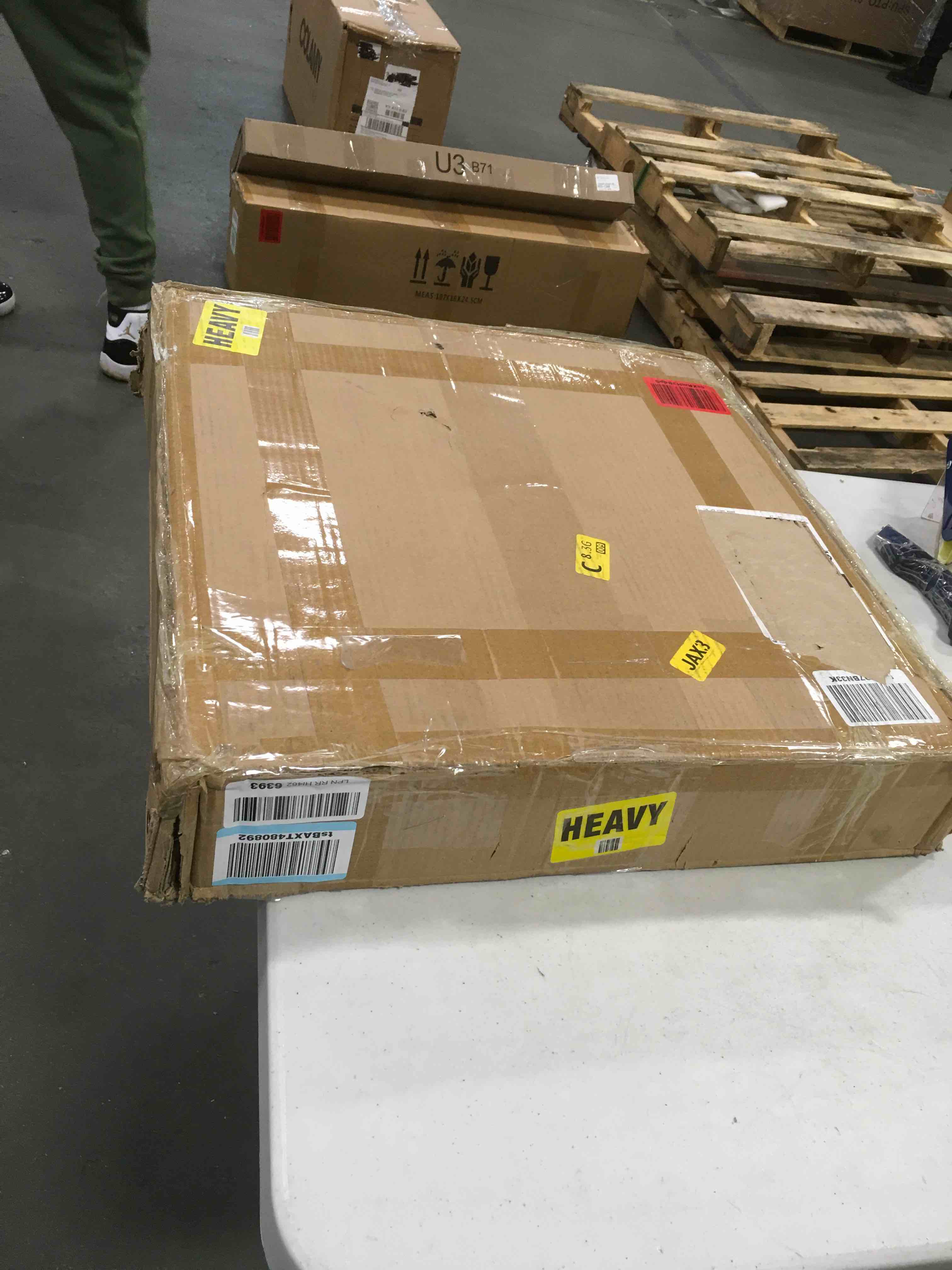 https://s3.amazonaws.com/lotting-images-prod/bidfta/BLU5820296_1706880366310.jpeg