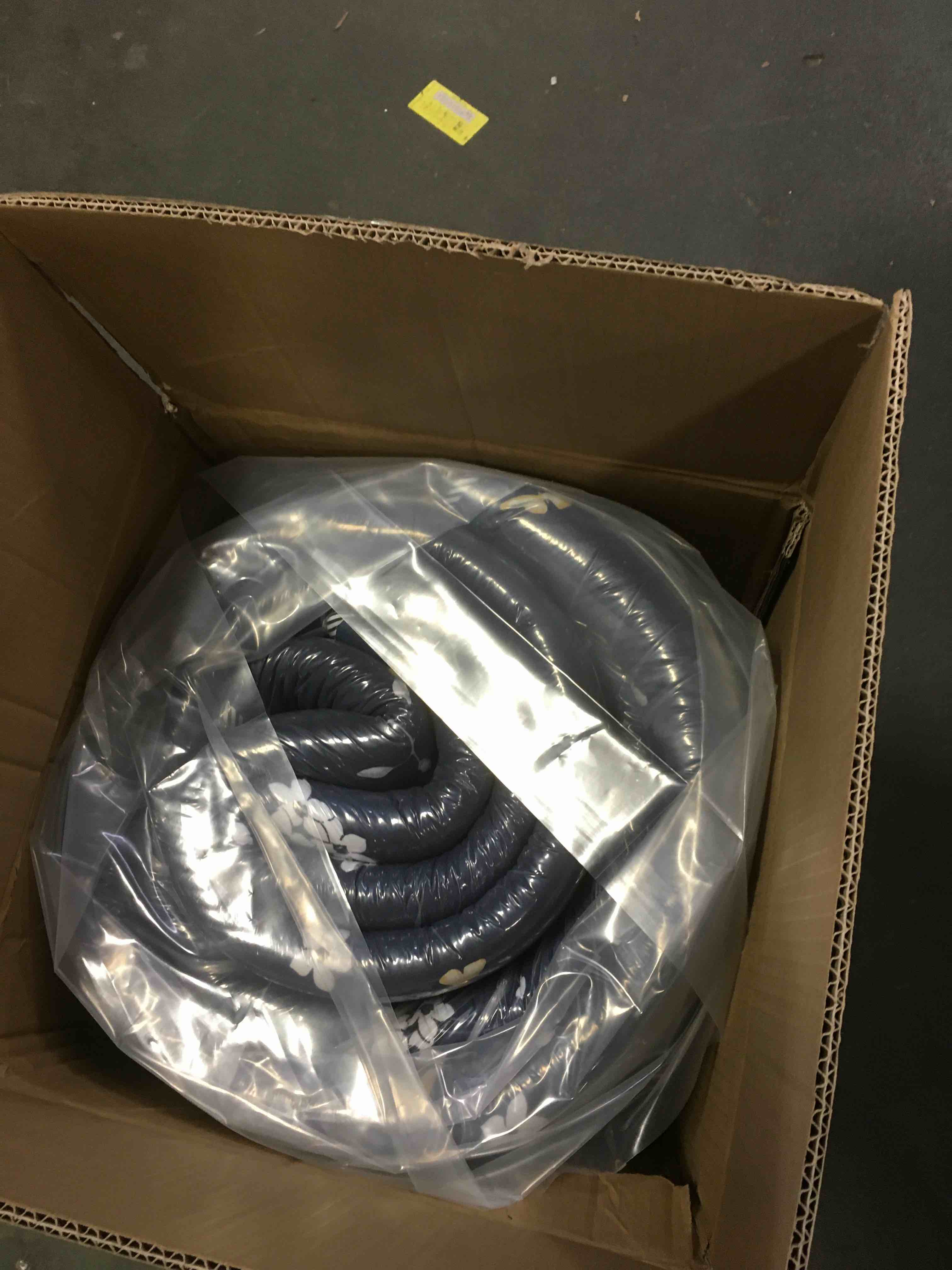 https://s3.amazonaws.com/lotting-images-prod/bidfta/BLU5820359_1706898954562.jpeg