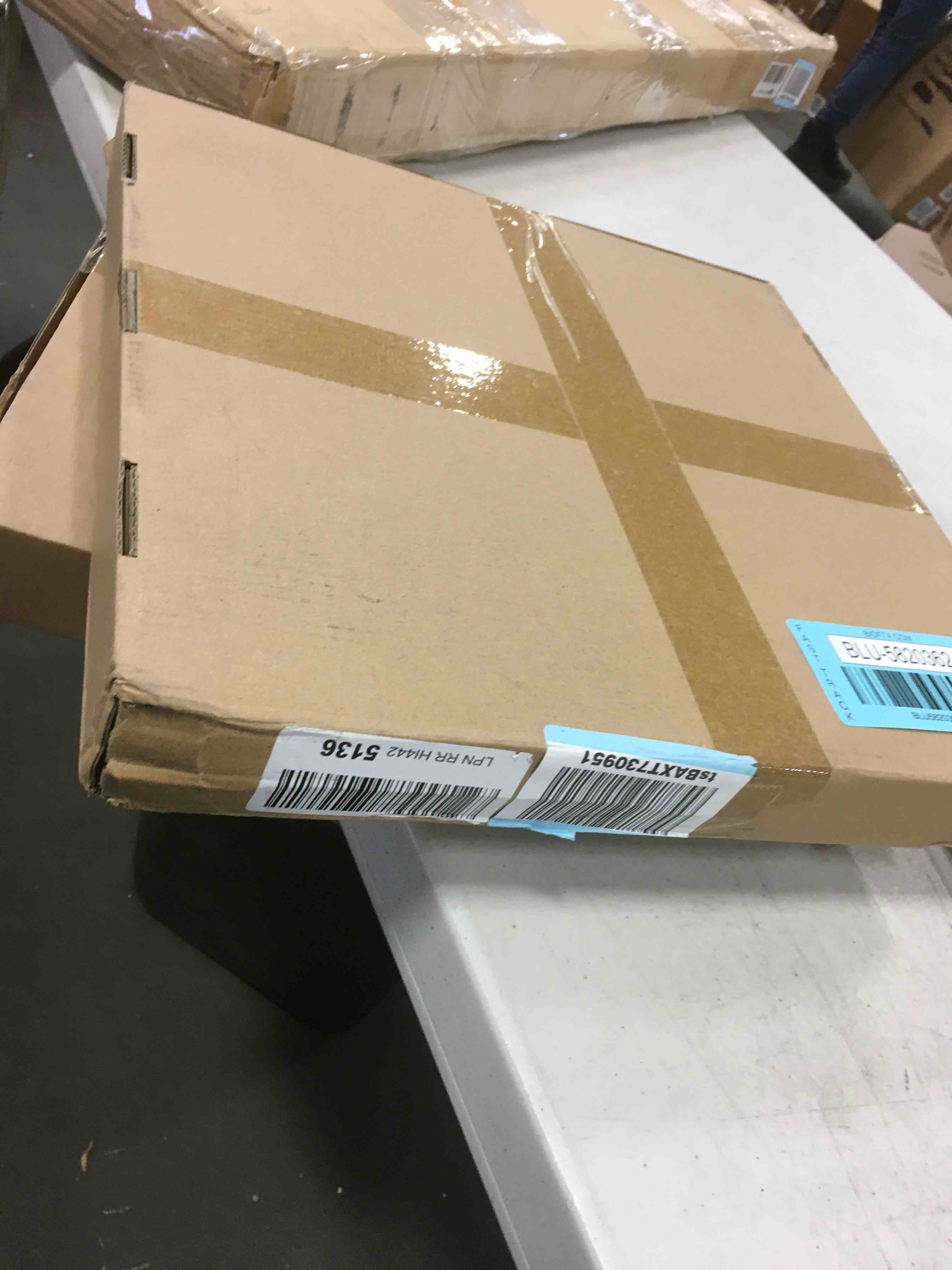 https://s3.amazonaws.com/lotting-images-prod/bidfta/BLU5820362_1706901753920.jpeg