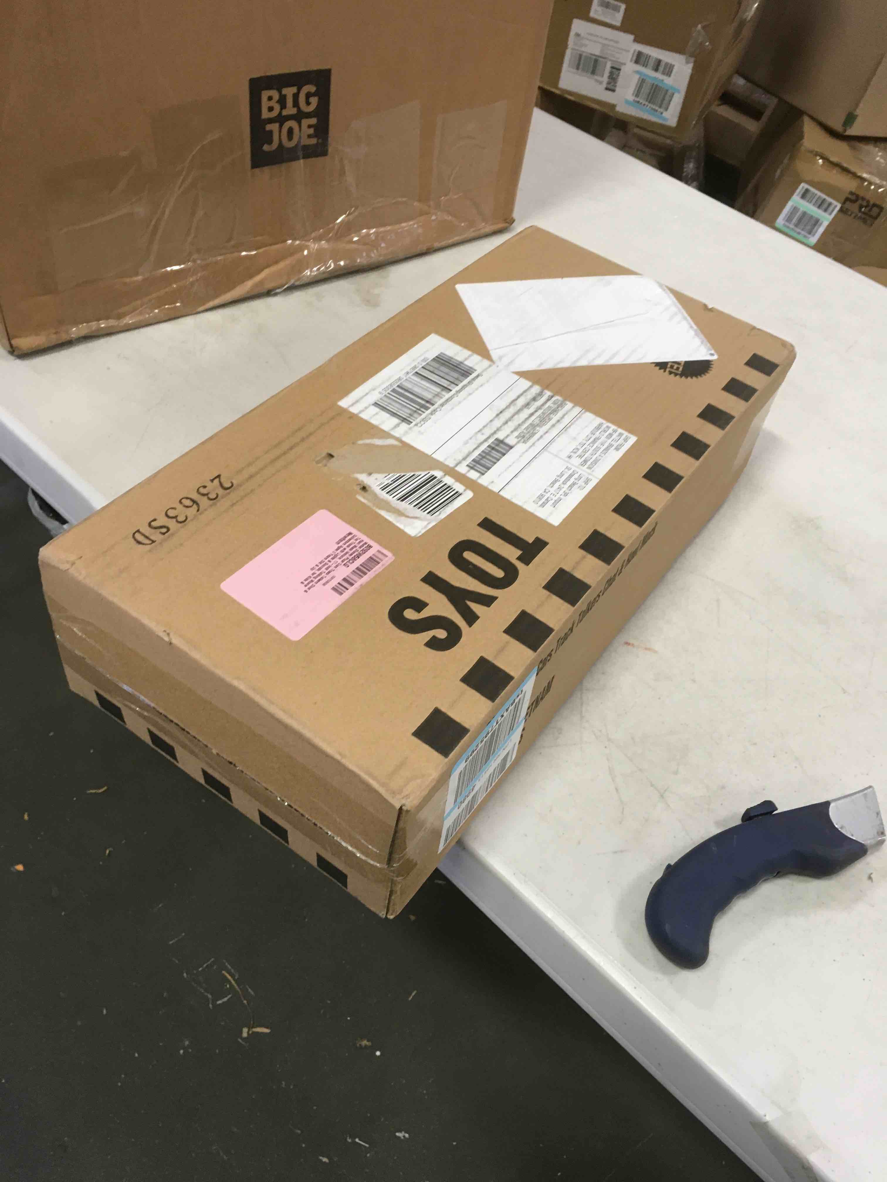 https://s3.amazonaws.com/lotting-images-prod/bidfta/BLU5820385_1706905557495.jpeg
