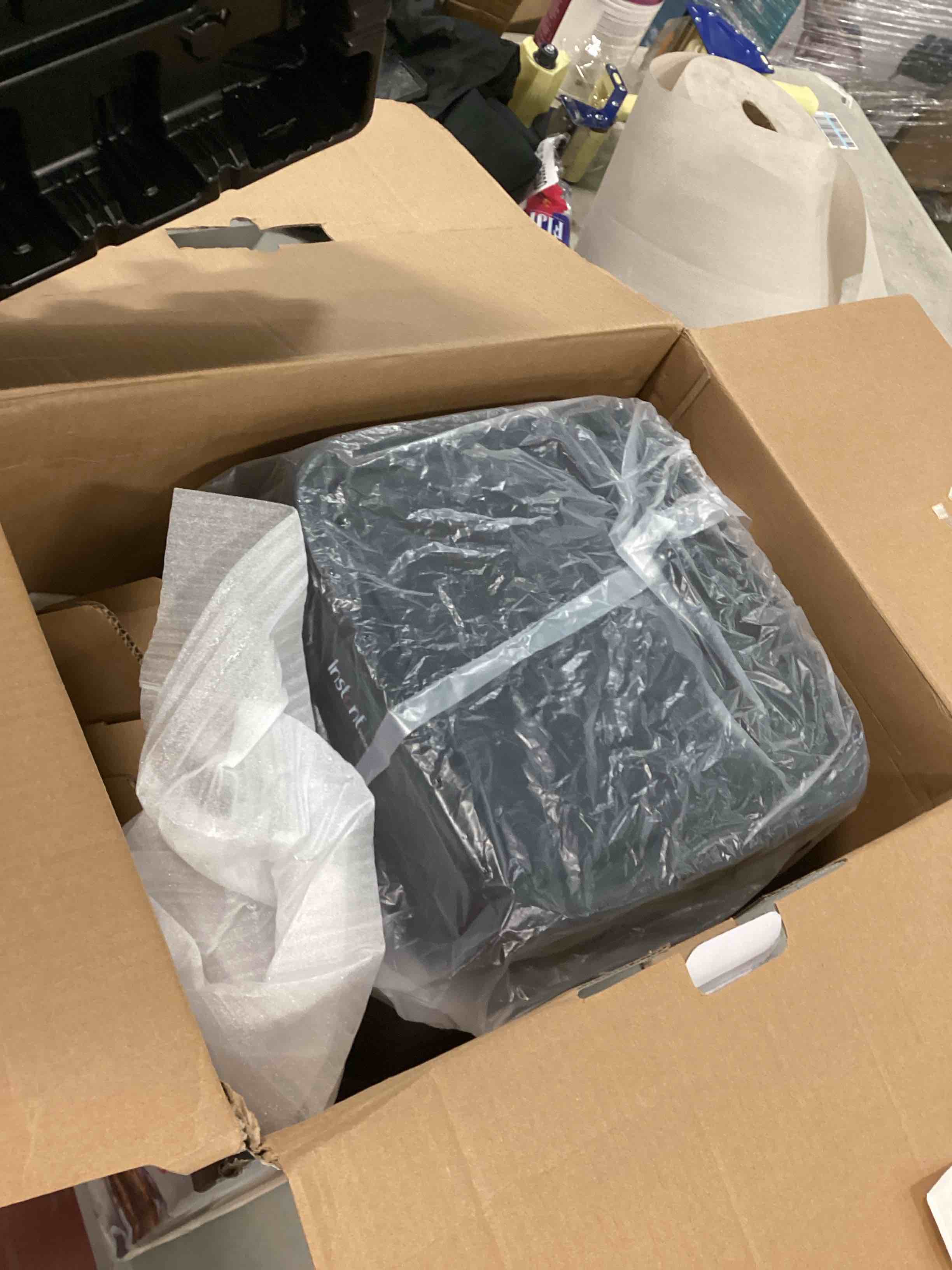 https://s3.amazonaws.com/lotting-images-prod/bidfta/BLU5820575_1705670983389.jpeg