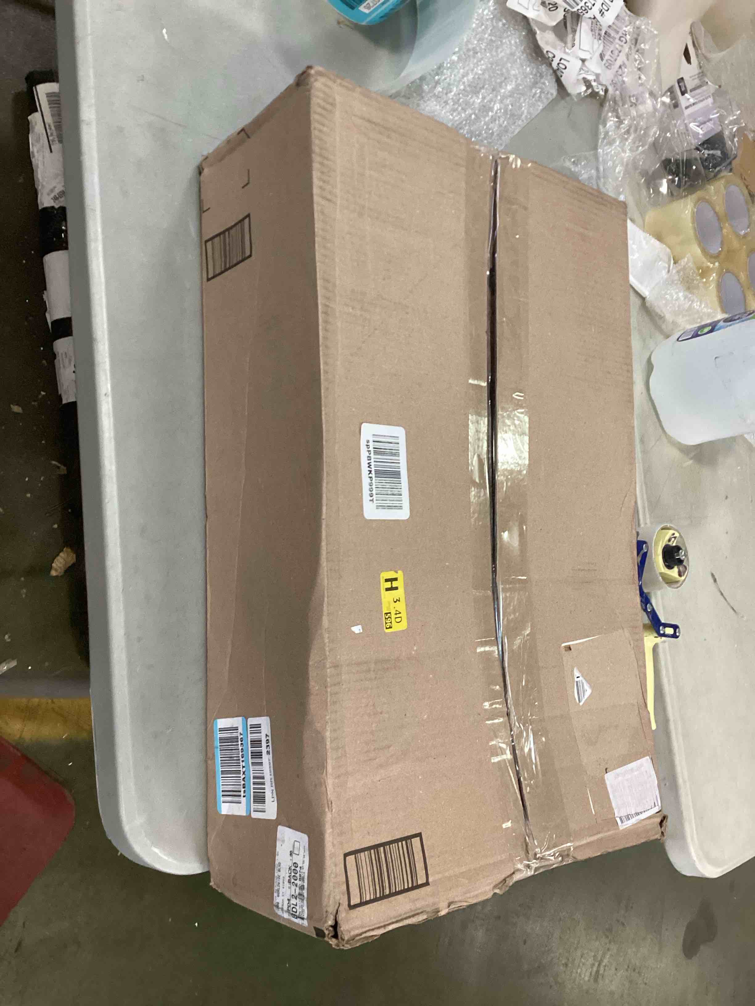 https://s3.amazonaws.com/lotting-images-prod/bidfta/BLU5820718_1705688188564.jpeg