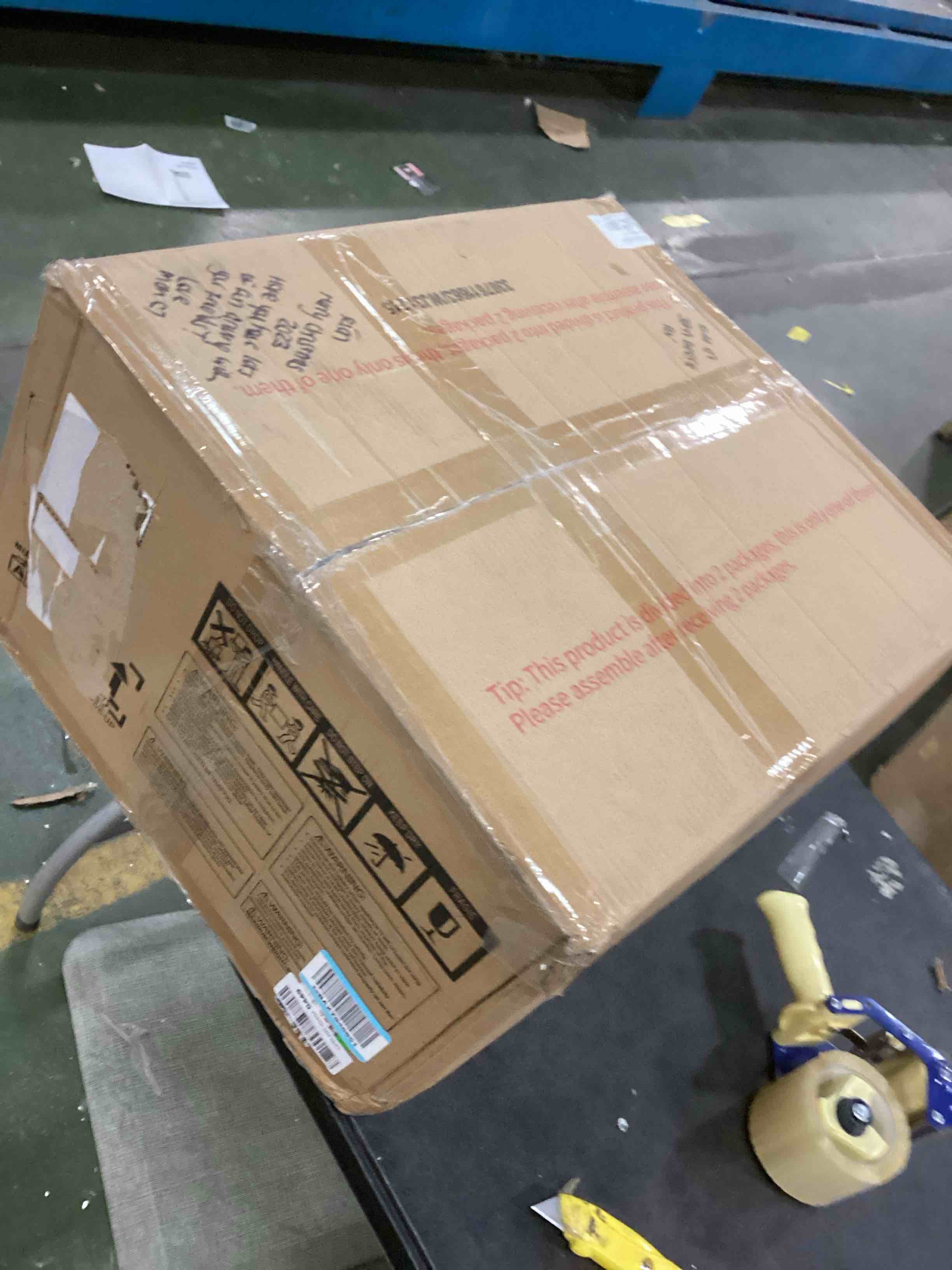 https://s3.amazonaws.com/lotting-images-prod/bidfta/BLU5821196_1705932455111.jpeg