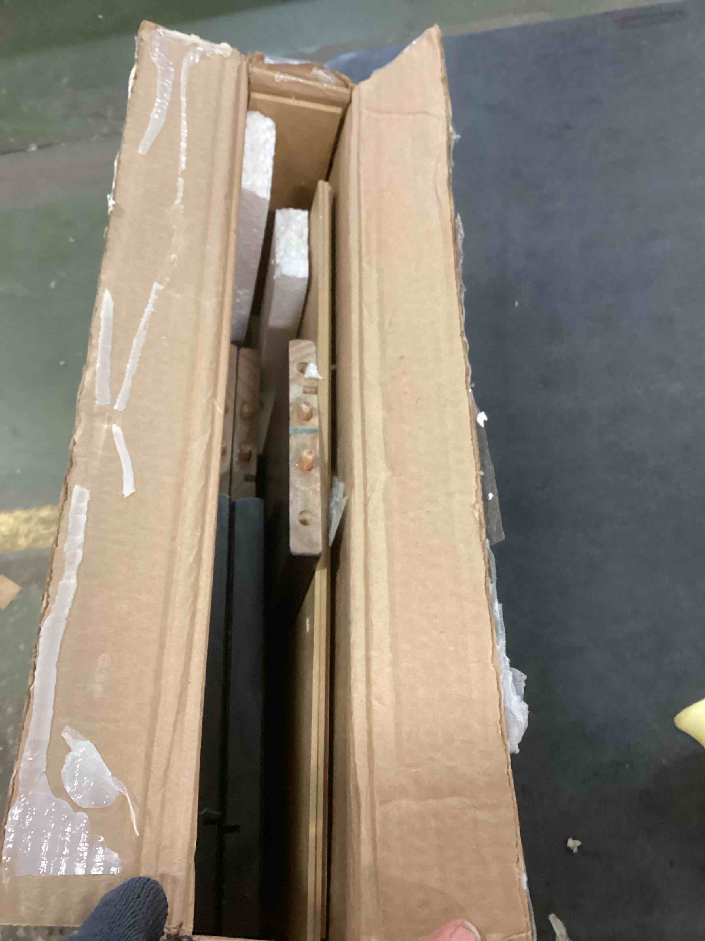 https://s3.amazonaws.com/lotting-images-prod/bidfta/BLU5821199_1705932665911.jpeg