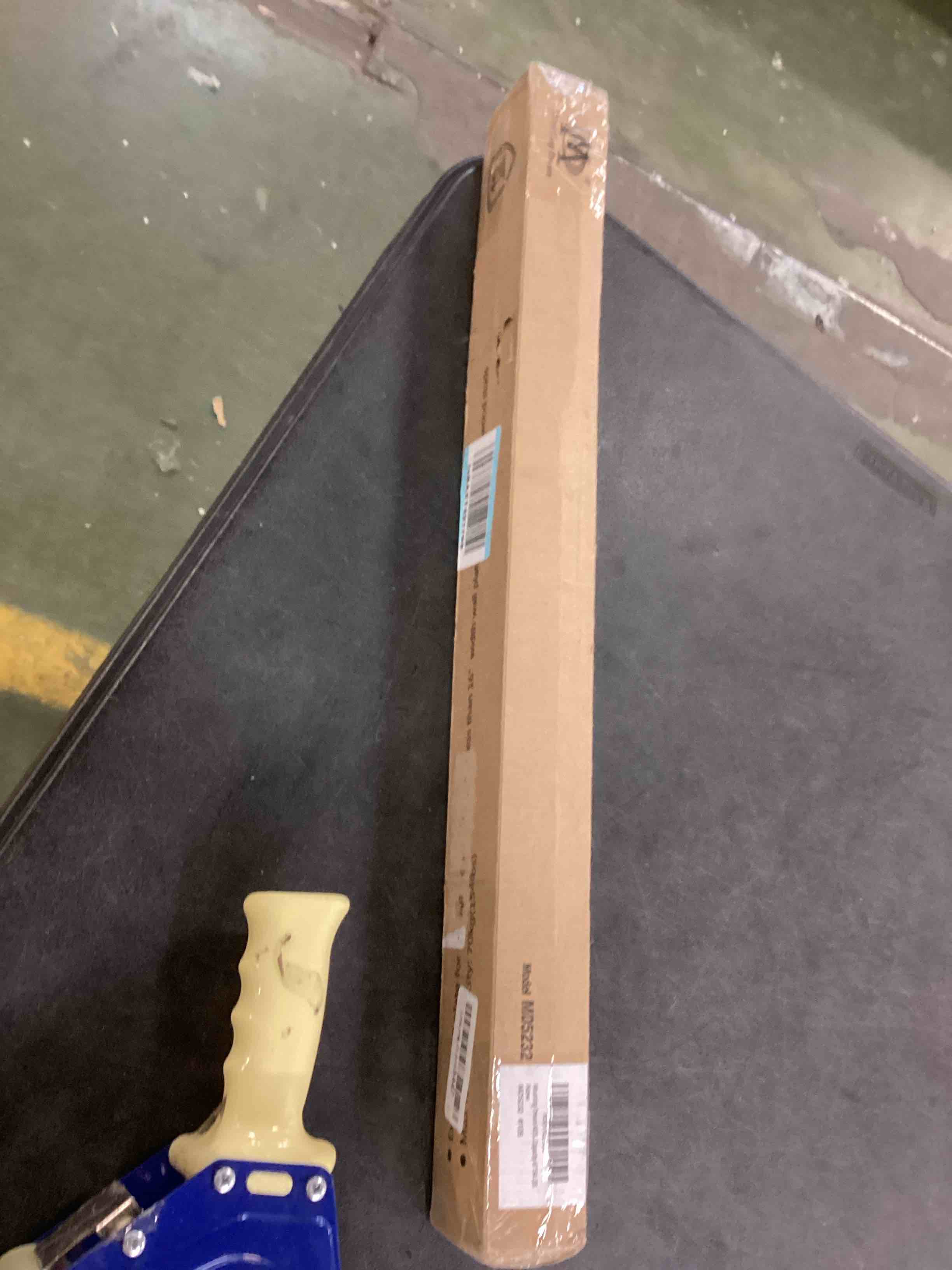 https://s3.amazonaws.com/lotting-images-prod/bidfta/BLU5821345_1705949617859.jpeg