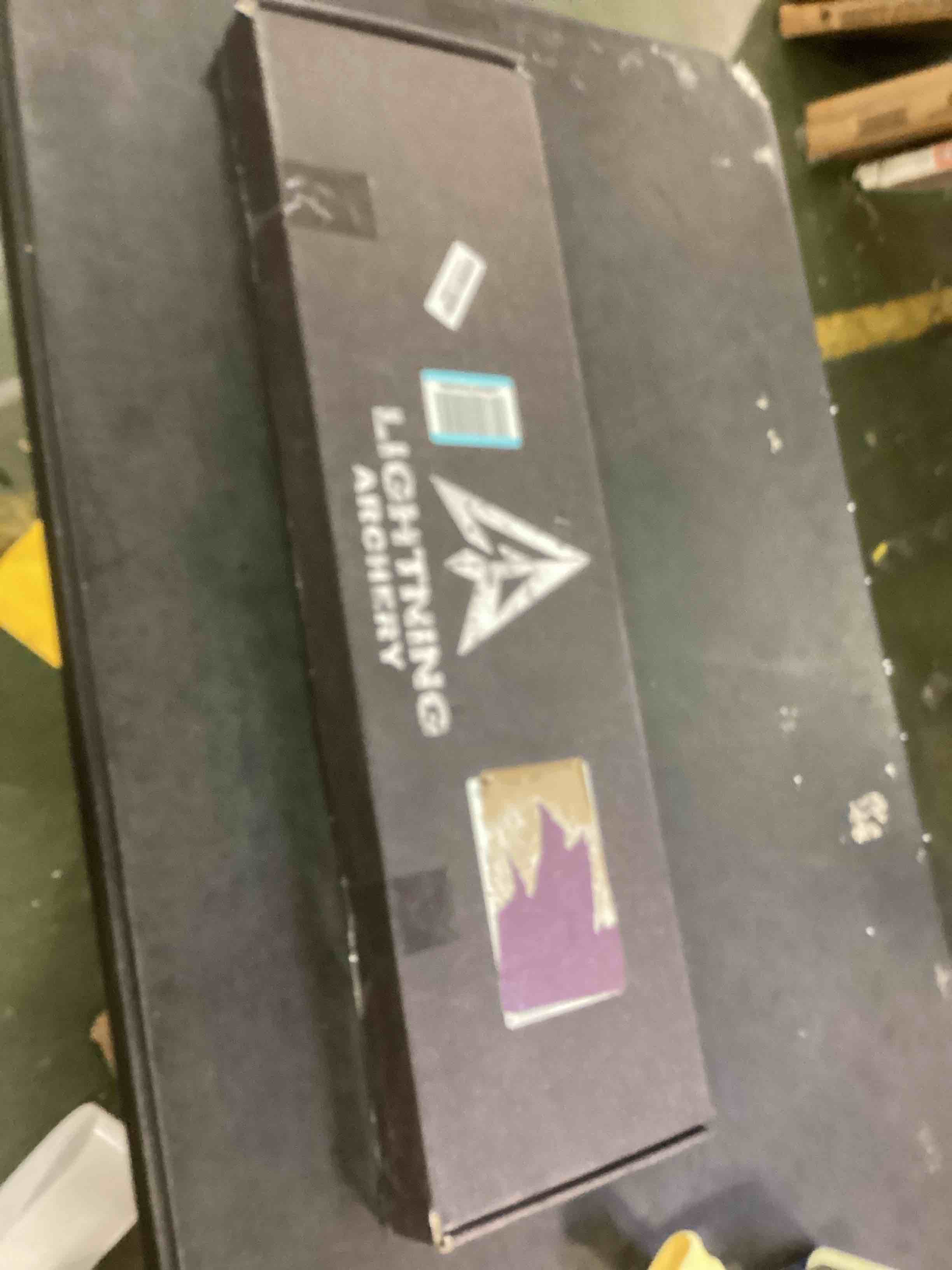 https://s3.amazonaws.com/lotting-images-prod/bidfta/BLU5821373_1705952513676.jpeg
