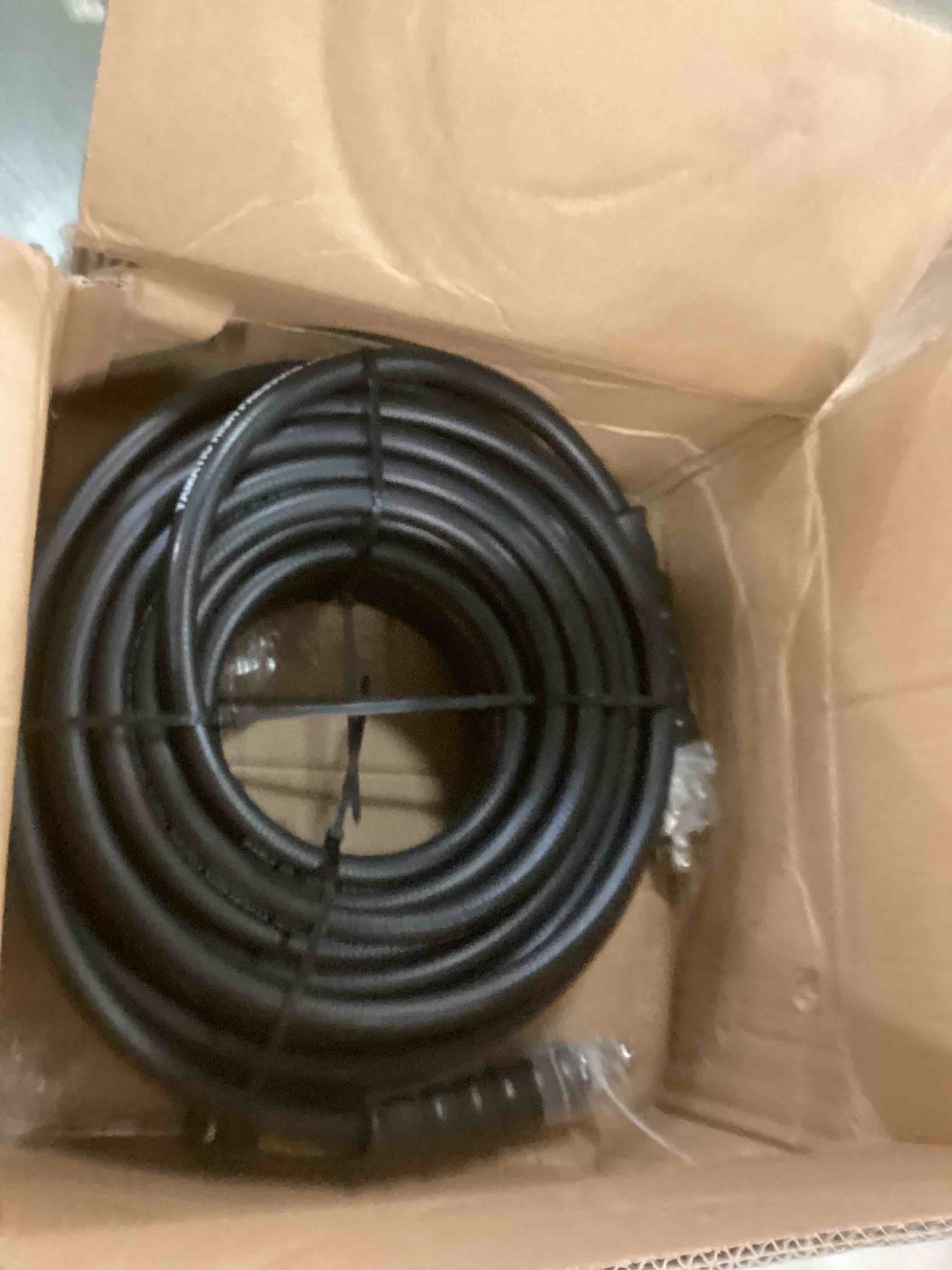 https://s3.amazonaws.com/lotting-images-prod/bidfta/BLU5821488_1706016819180.jpeg