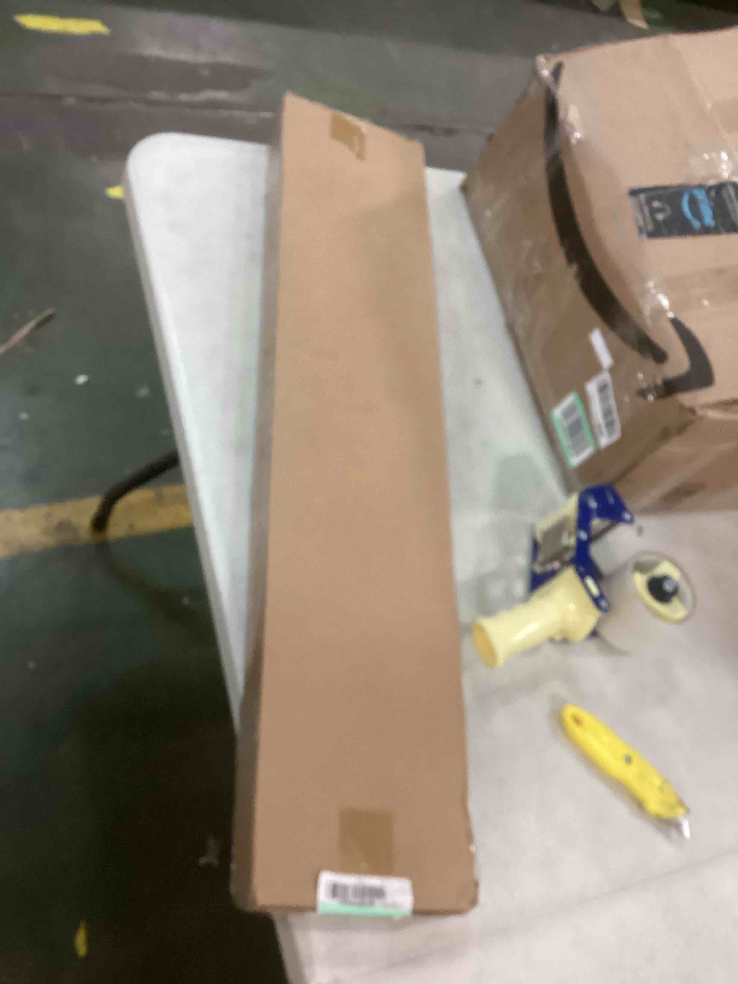 https://s3.amazonaws.com/lotting-images-prod/bidfta/BLU5821499_1706017598404.jpeg