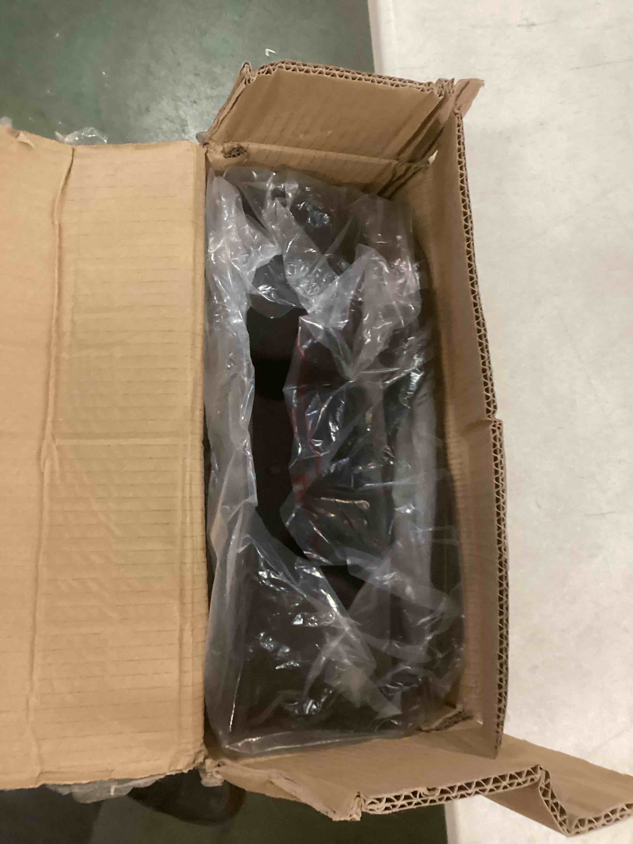 https://s3.amazonaws.com/lotting-images-prod/bidfta/BLU5821573_1706024840399.jpeg