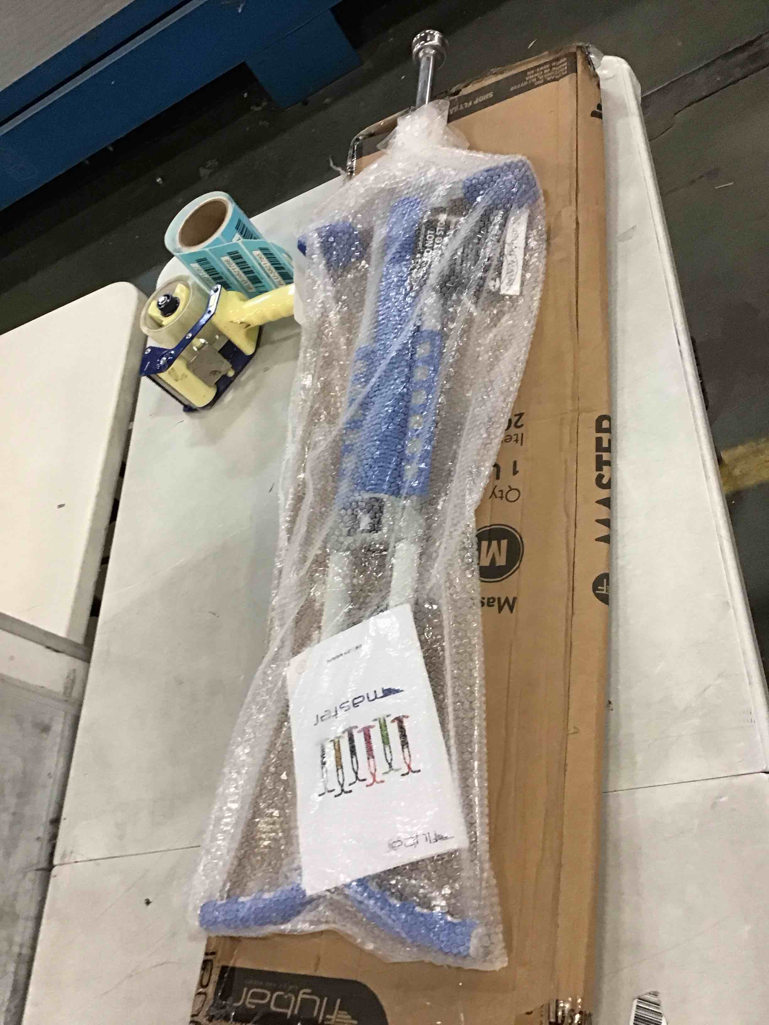 https://s3.amazonaws.com/lotting-images-prod/bidfta/BLU5821784_1706097673660.jpeg