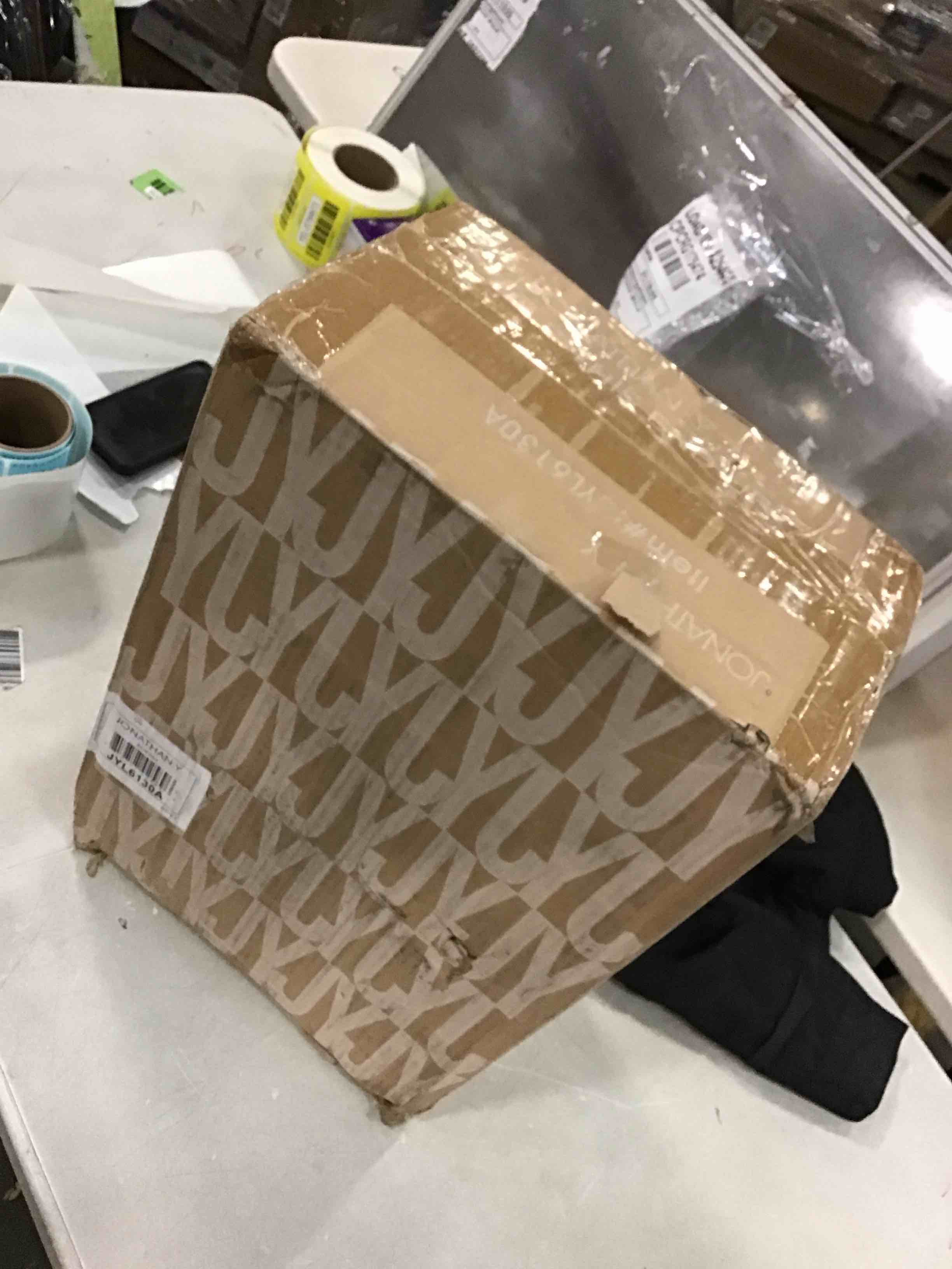 https://s3.amazonaws.com/lotting-images-prod/bidfta/BLU5821921_1706111623043.jpeg
