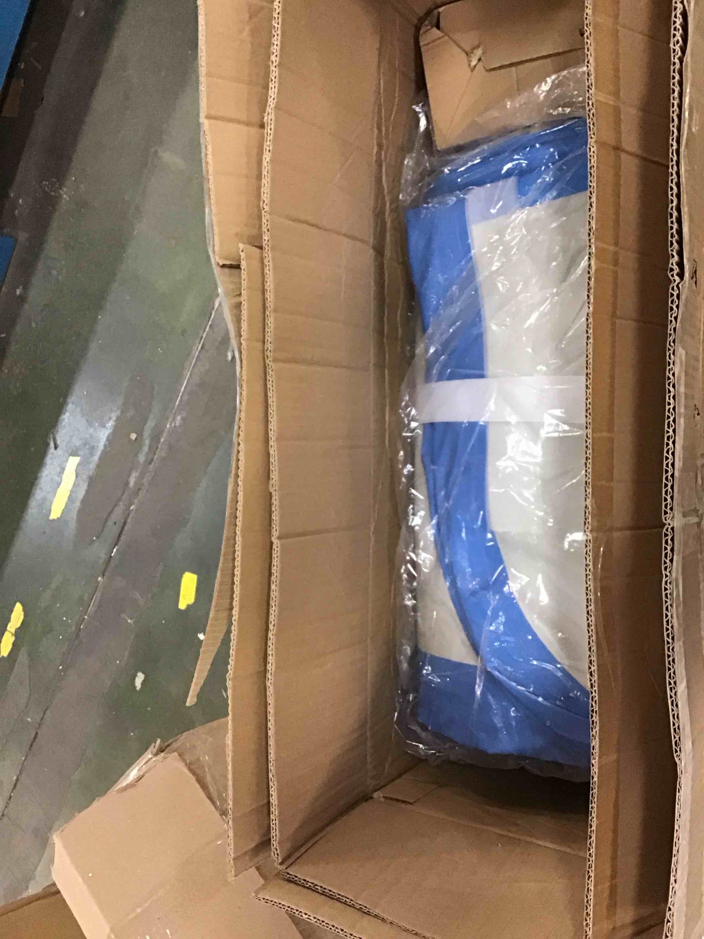 https://s3.amazonaws.com/lotting-images-prod/bidfta/BLU5822691_1706037217870.jpeg