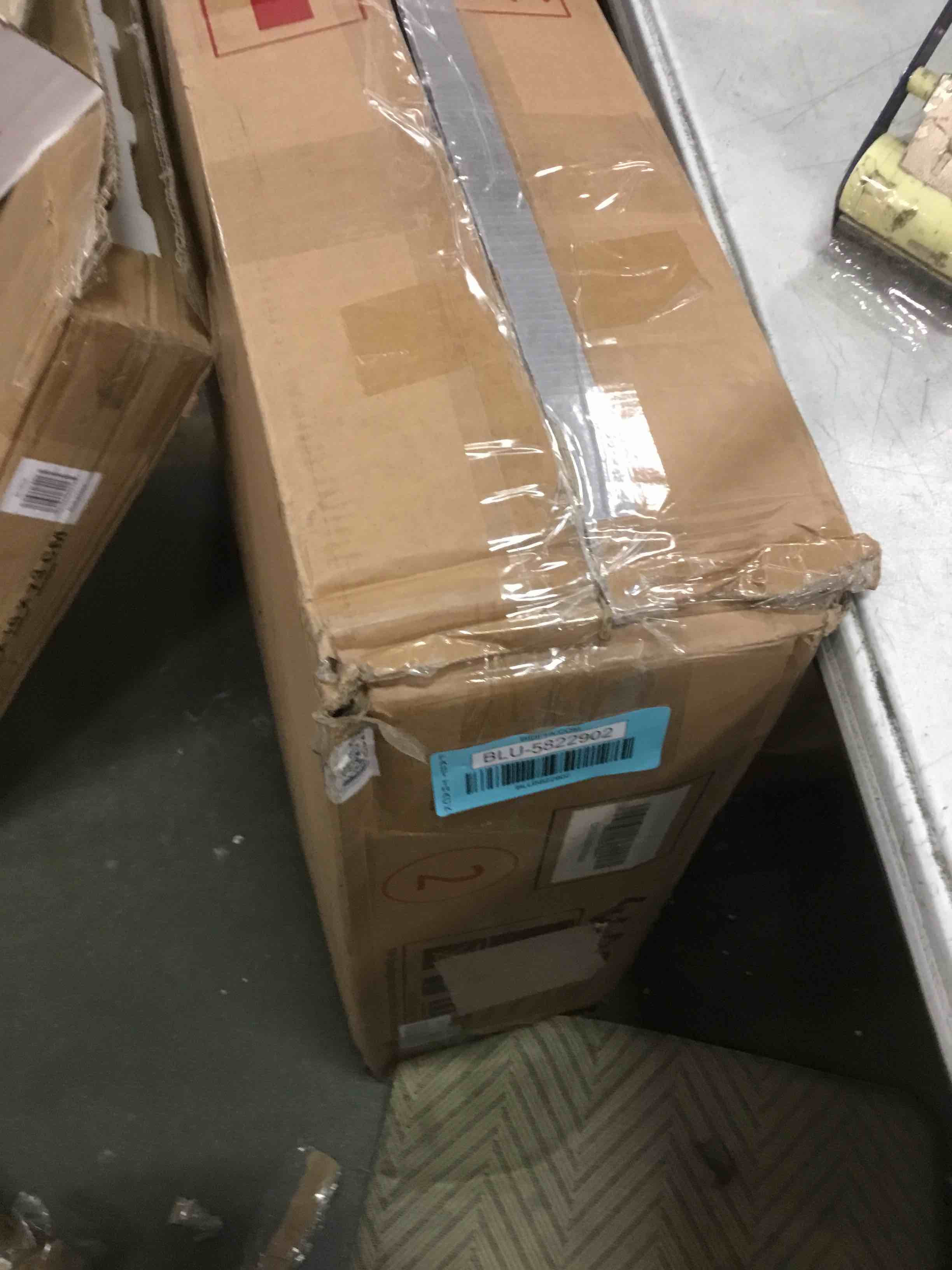 https://s3.amazonaws.com/lotting-images-prod/bidfta/BLU5822902_1706125936773.jpeg