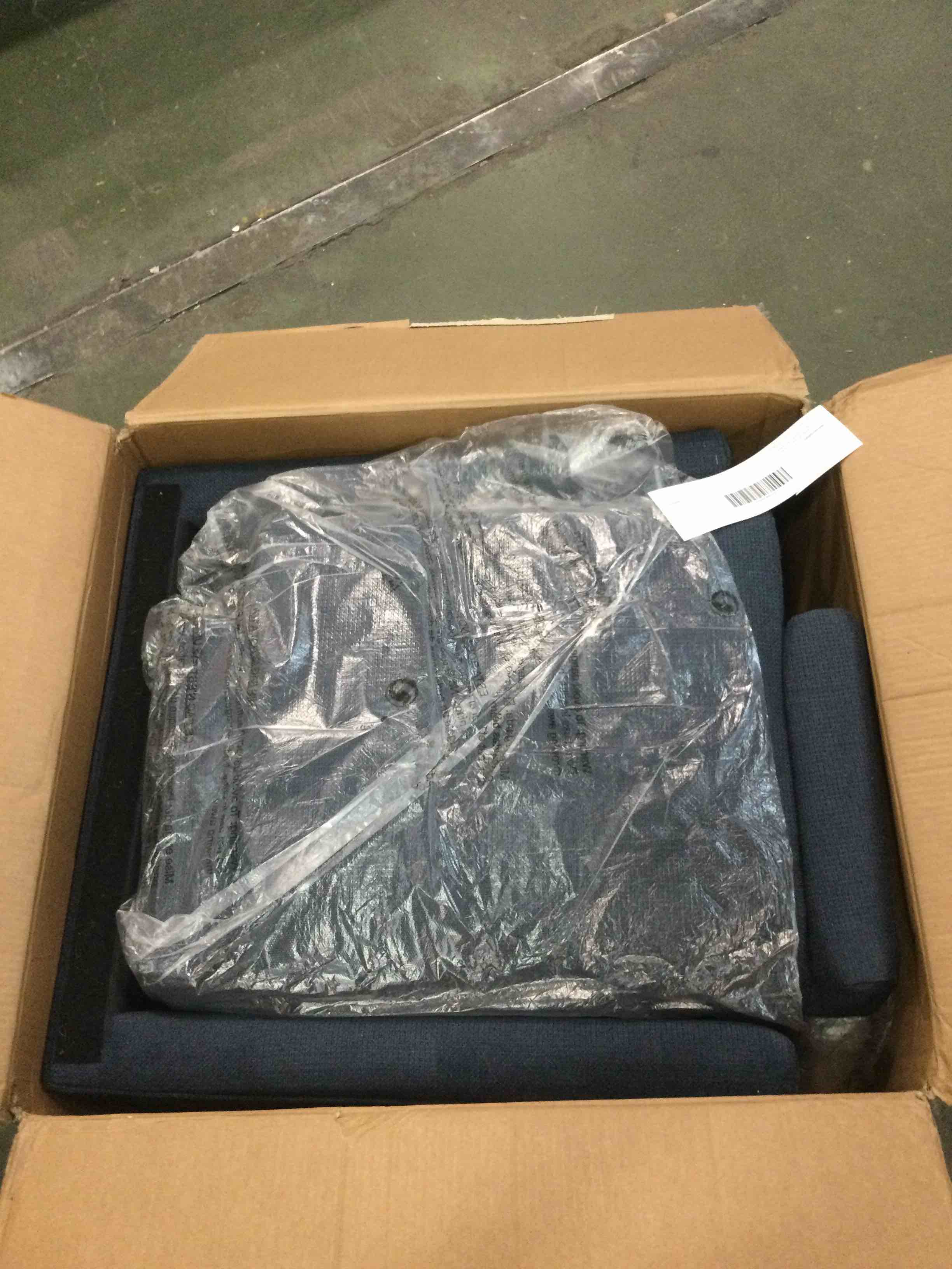 https://s3.amazonaws.com/lotting-images-prod/bidfta/BLU5822993_1706188728237.jpeg