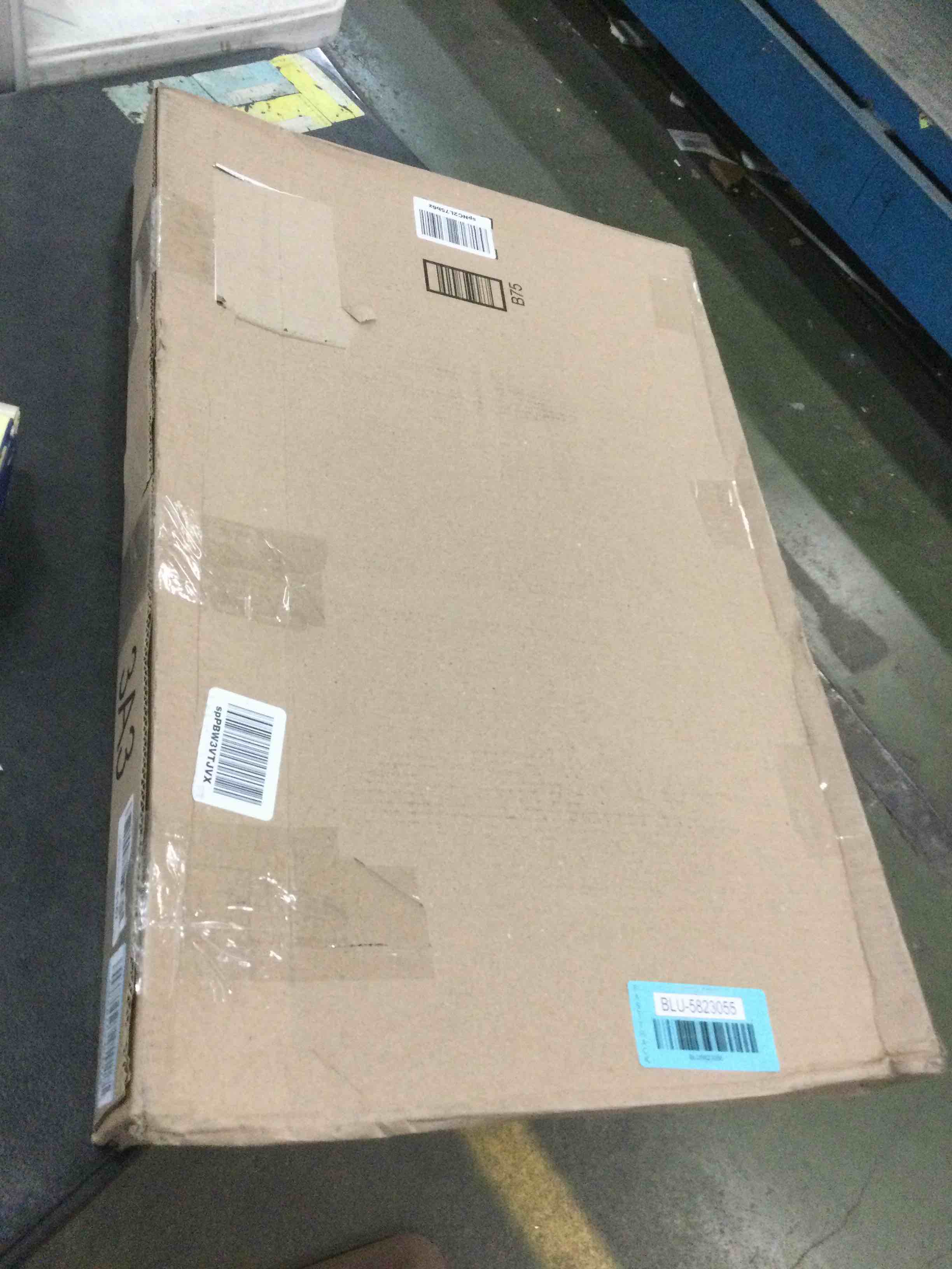 https://s3.amazonaws.com/lotting-images-prod/bidfta/BLU5823055_1706196959857.jpeg