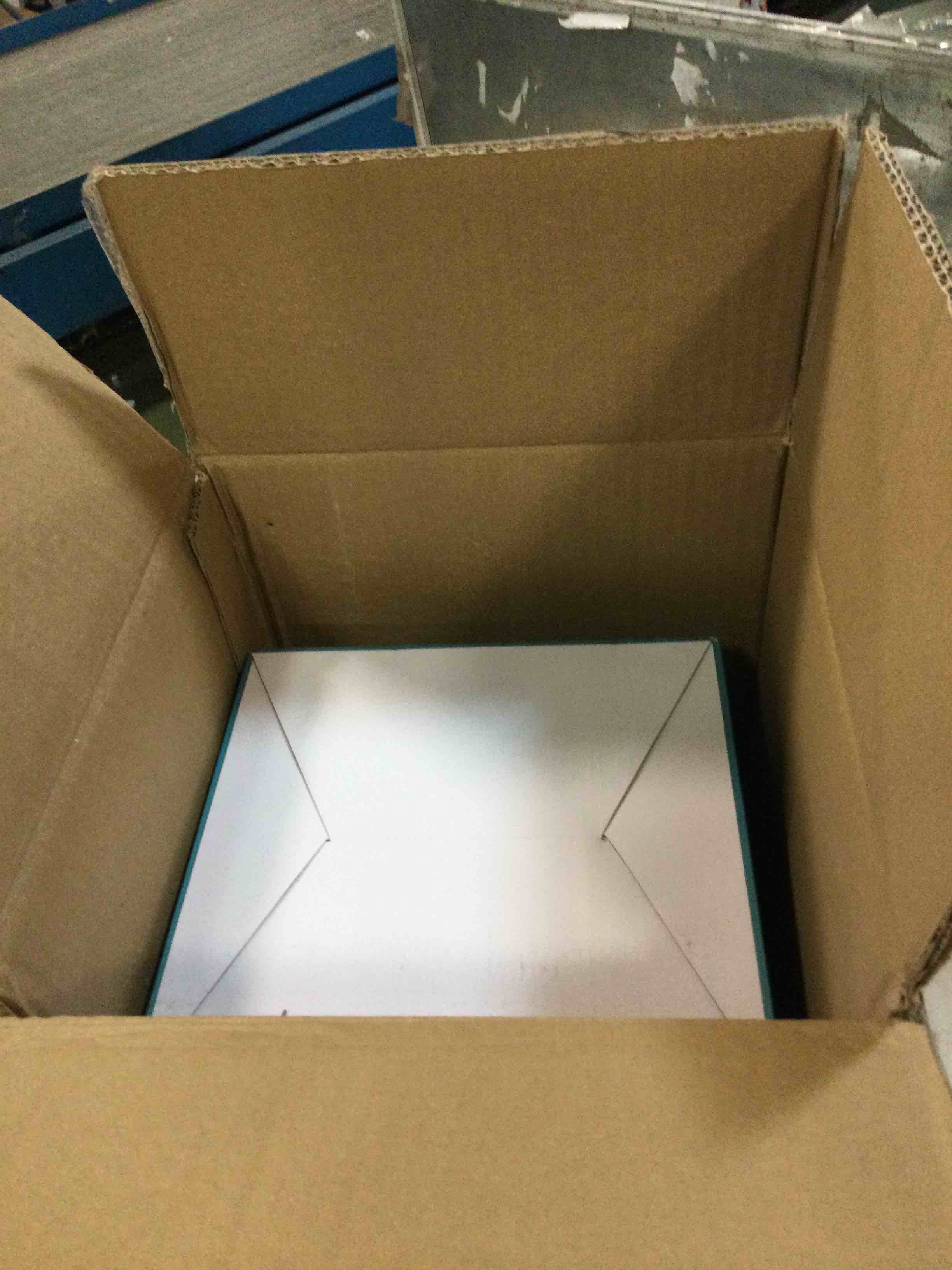 https://s3.amazonaws.com/lotting-images-prod/bidfta/BLU5823303_1706276871726.jpeg