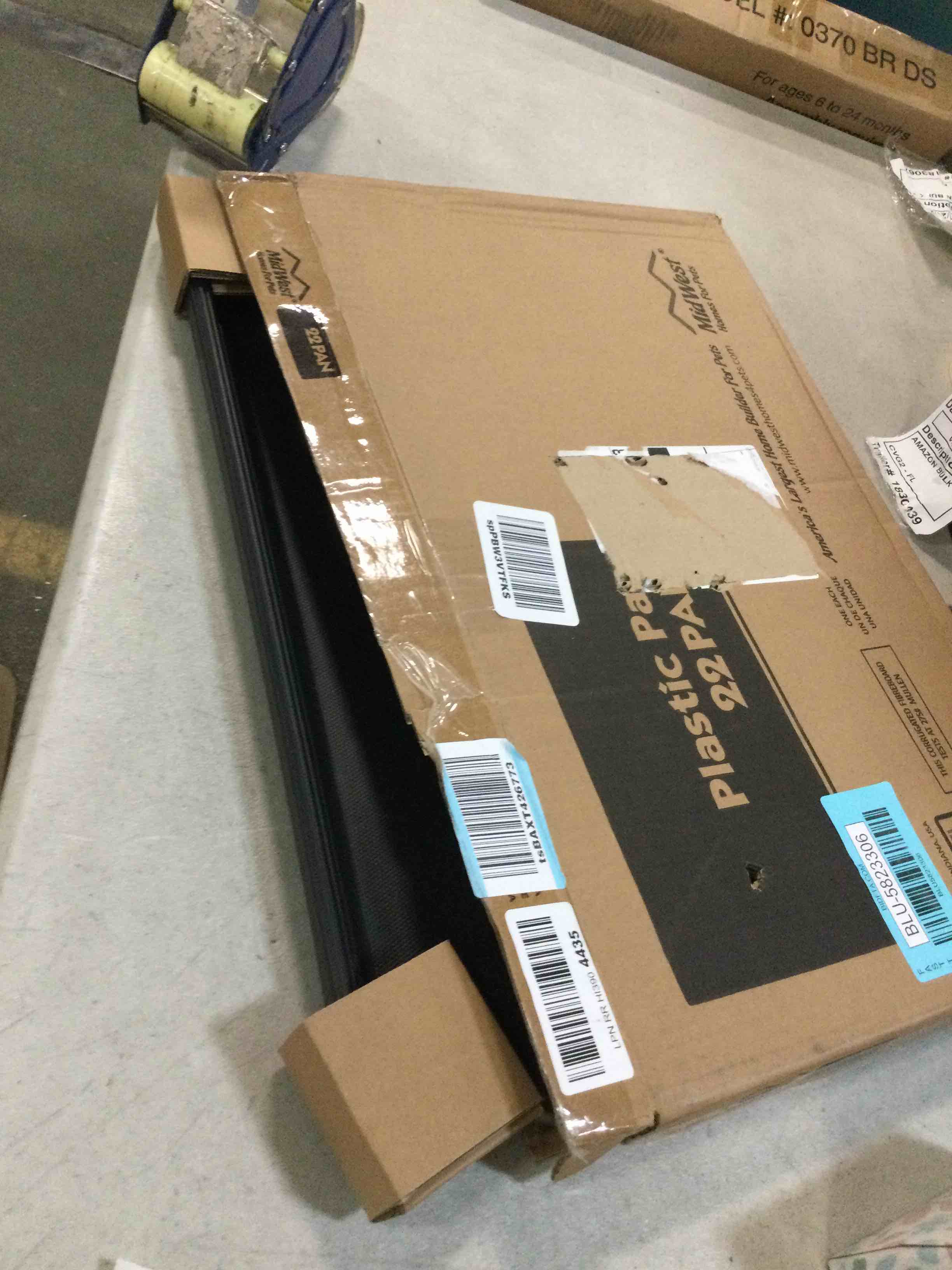 https://s3.amazonaws.com/lotting-images-prod/bidfta/BLU5823306_1706277128262.jpeg