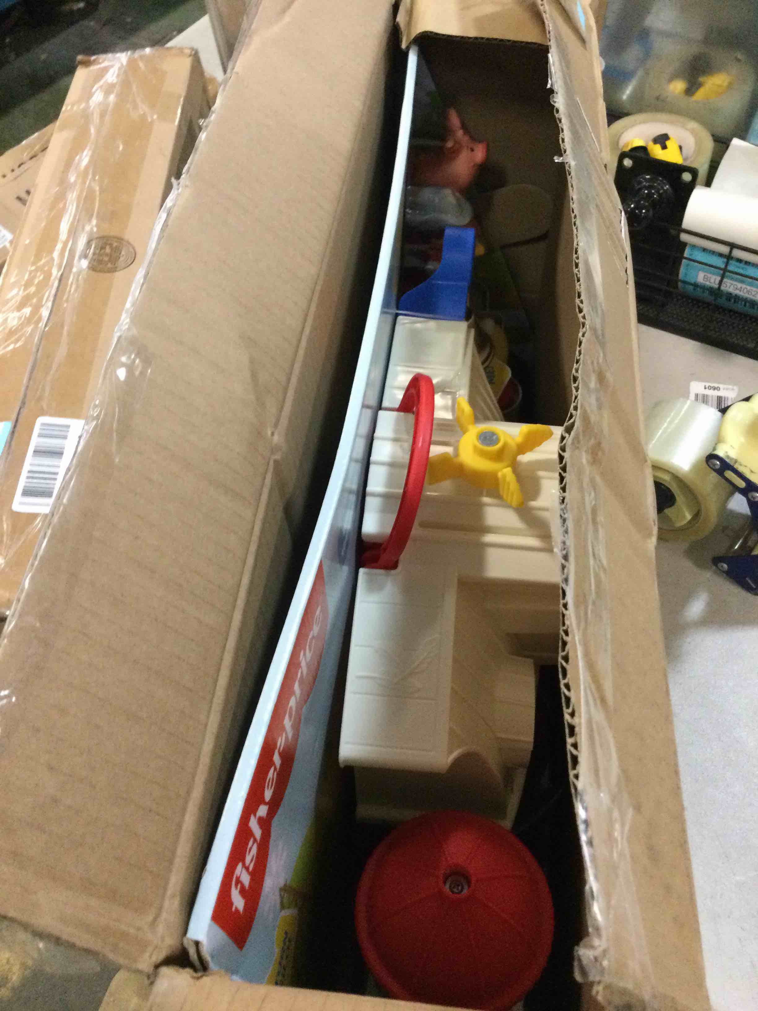https://s3.amazonaws.com/lotting-images-prod/bidfta/BLU5823351_1706282356847.jpeg