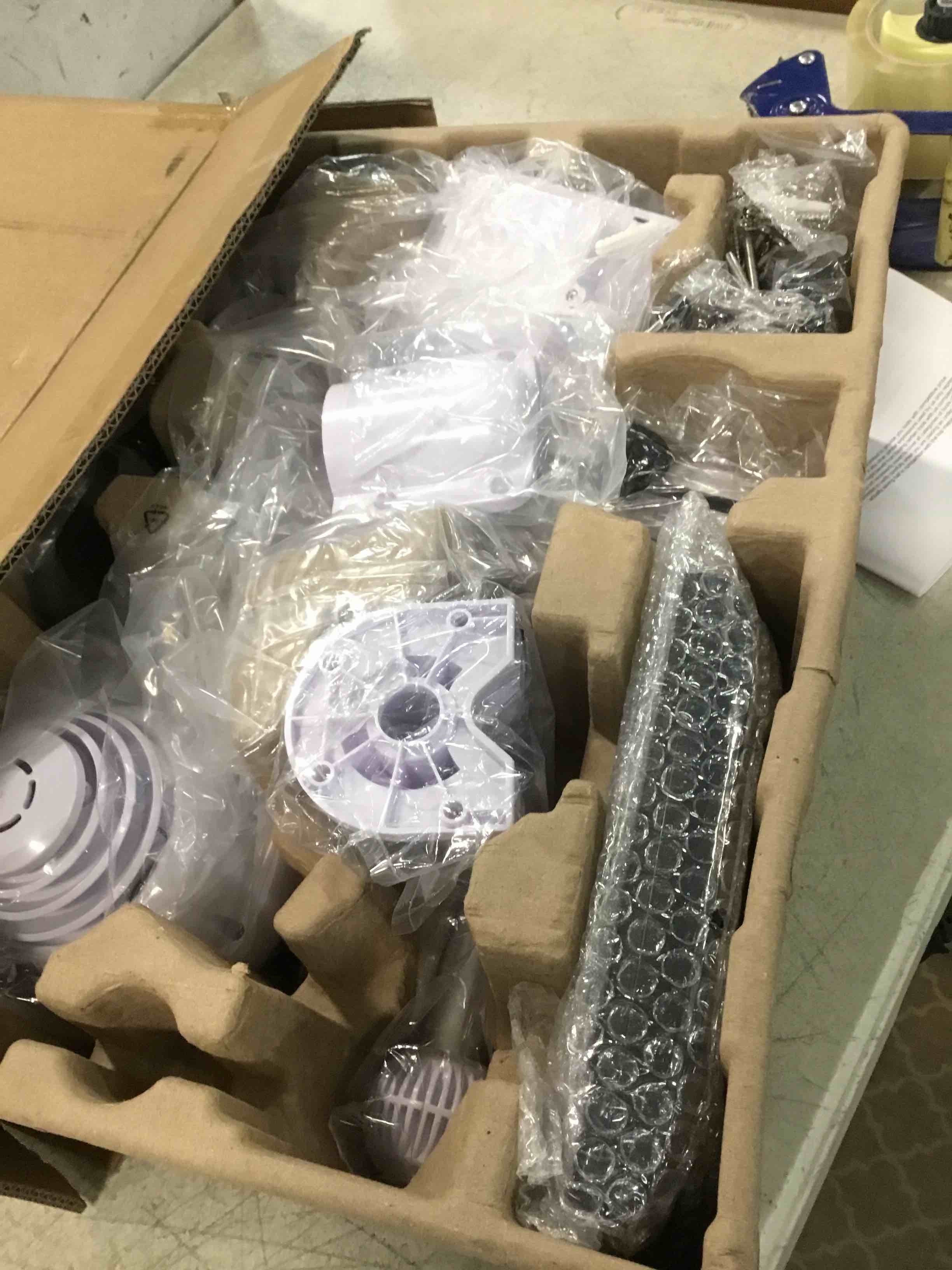 https://s3.amazonaws.com/lotting-images-prod/bidfta/BLU5825257_1706129635380.jpeg