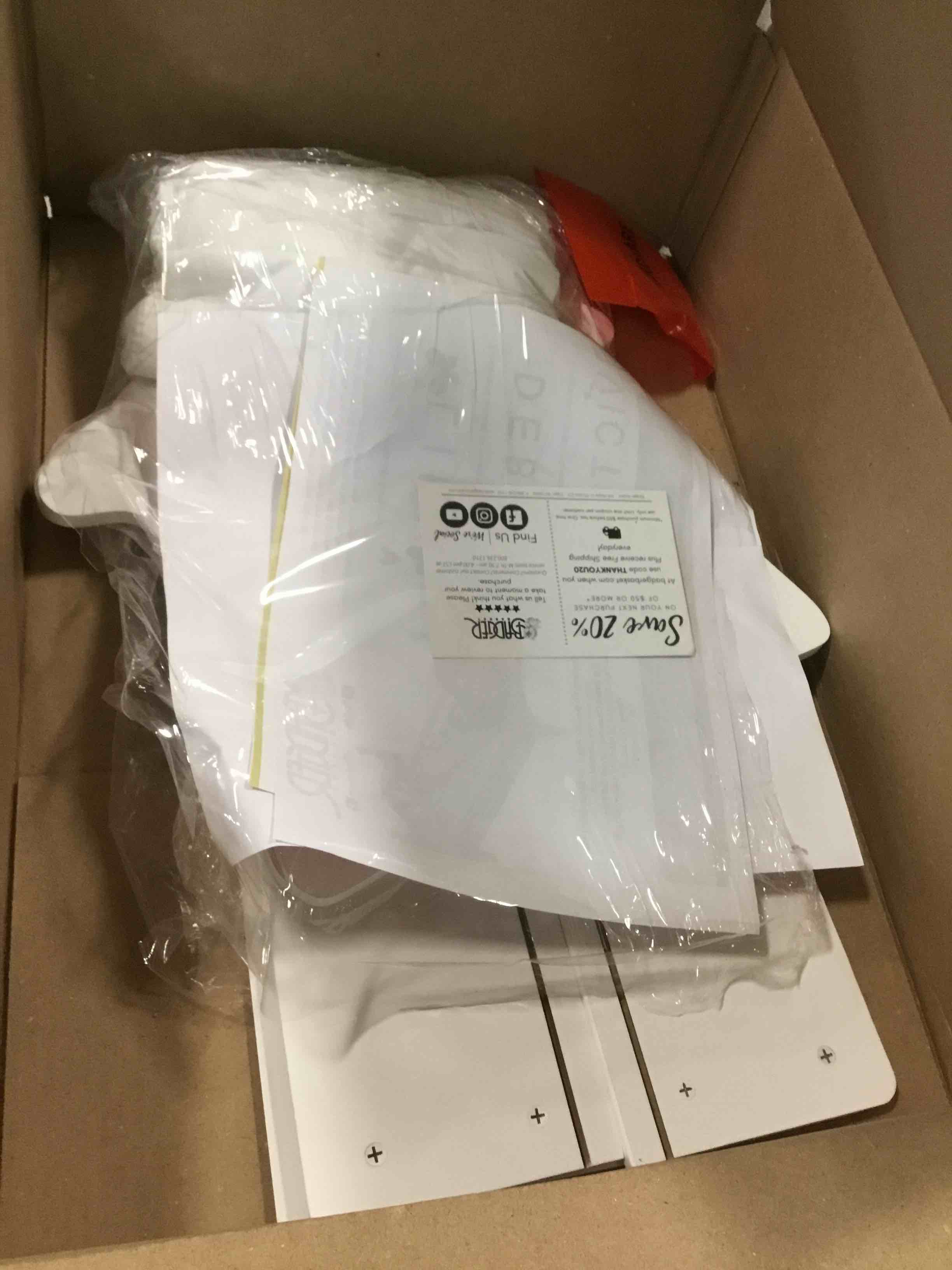 https://s3.amazonaws.com/lotting-images-prod/bidfta/BLU5825263_1706130081208.jpeg