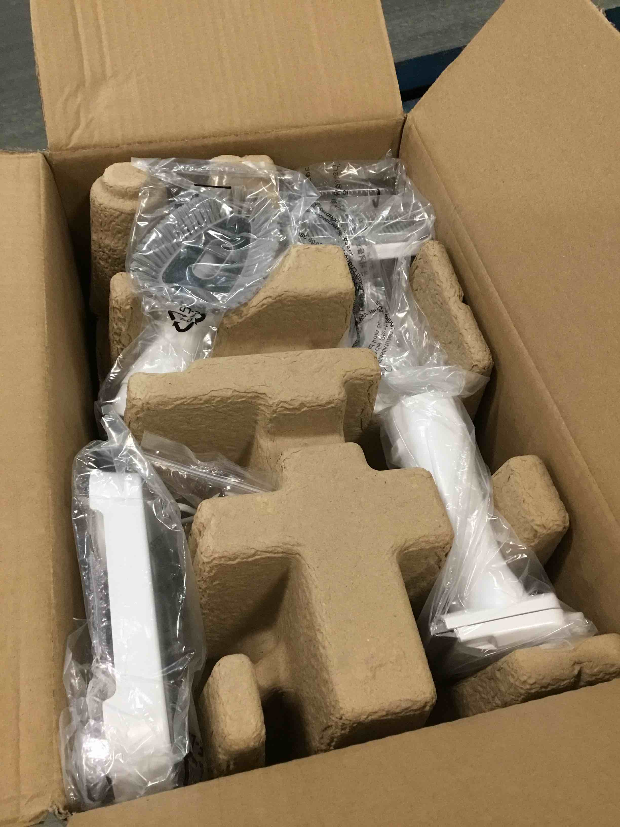 https://s3.amazonaws.com/lotting-images-prod/bidfta/BLU5825434_1706206322697.jpeg
