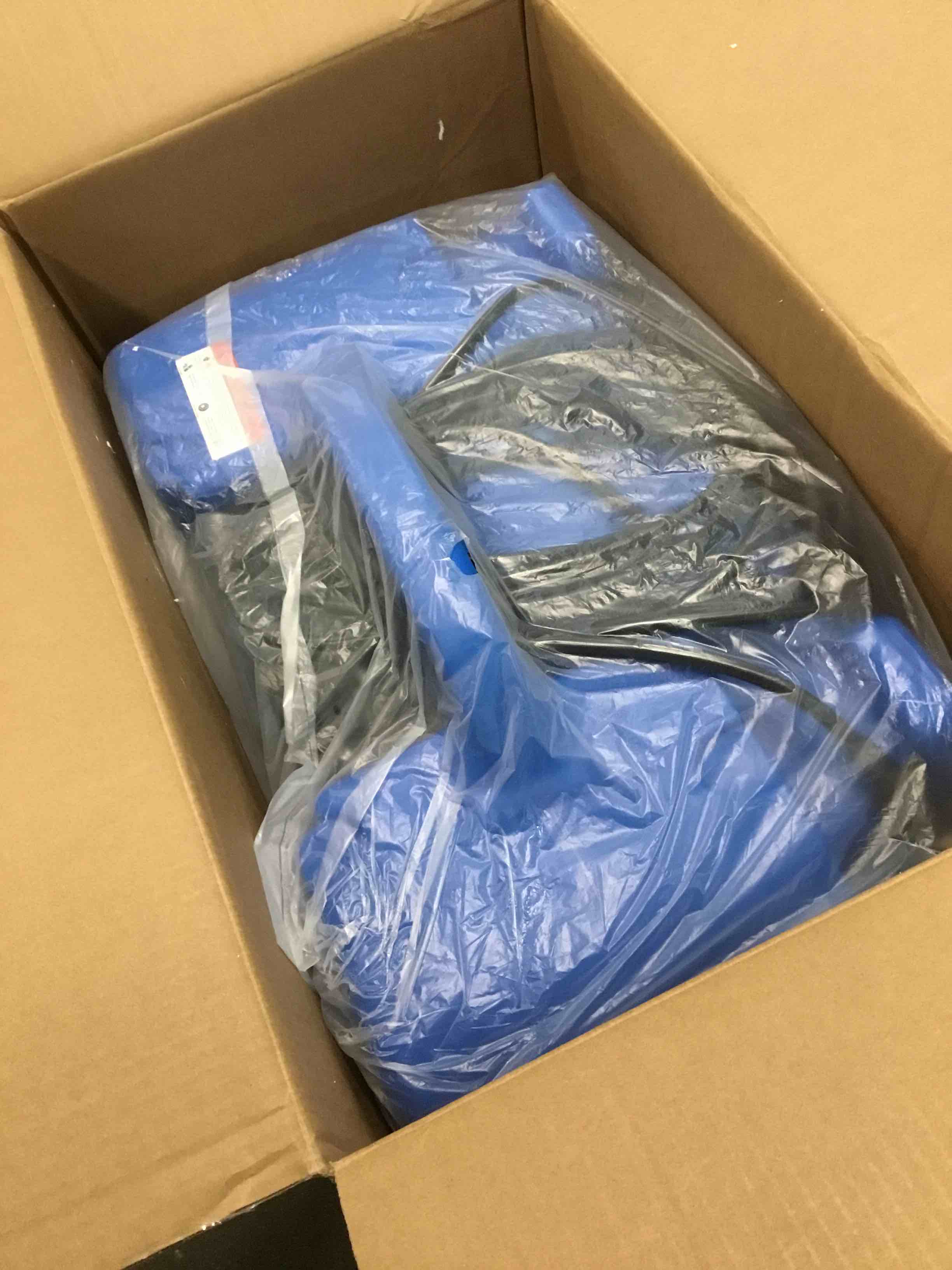 https://s3.amazonaws.com/lotting-images-prod/bidfta/BLU5825441_1706207324308.jpeg