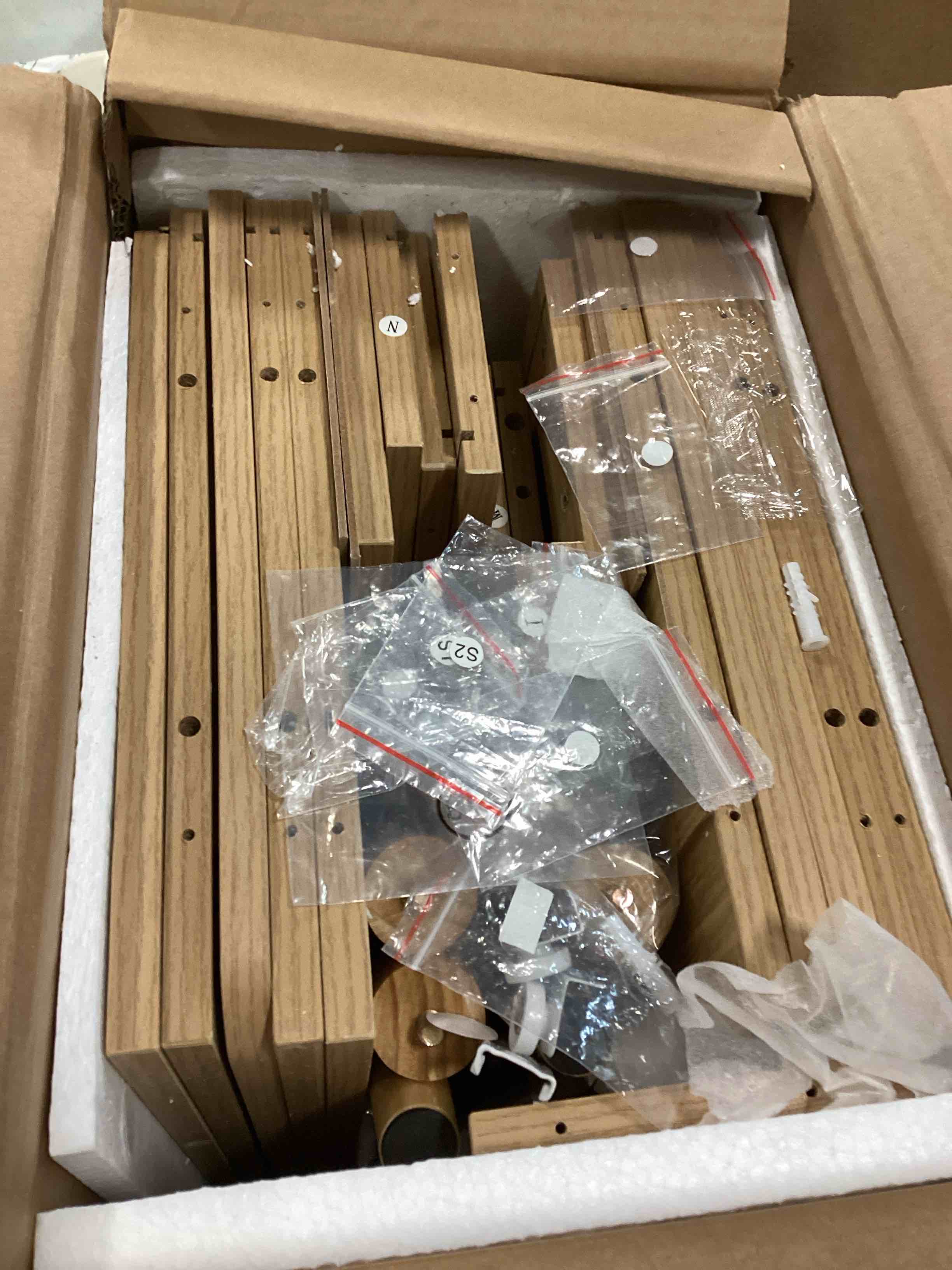 https://s3.amazonaws.com/lotting-images-prod/bidfta/BLU5825859_1706375230517.jpeg