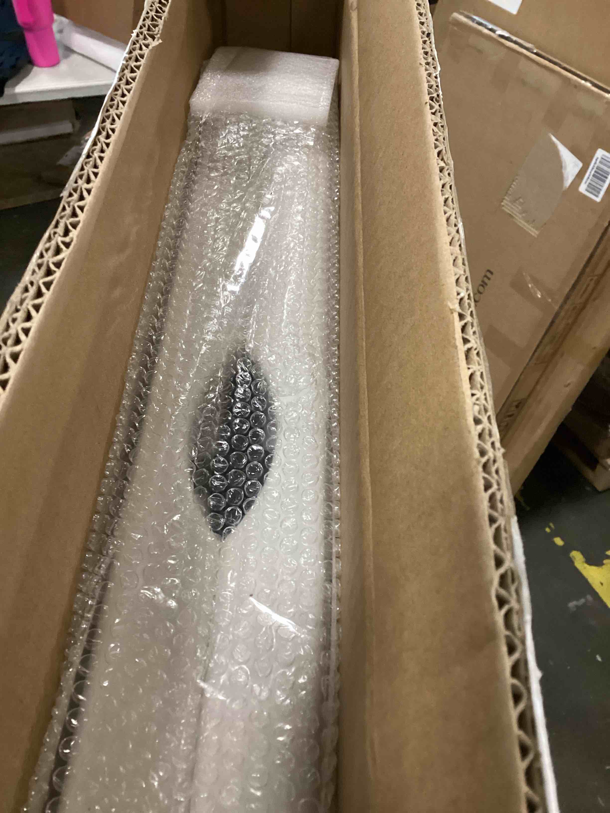 https://s3.amazonaws.com/lotting-images-prod/bidfta/BLU5825869_1706375926621.jpeg