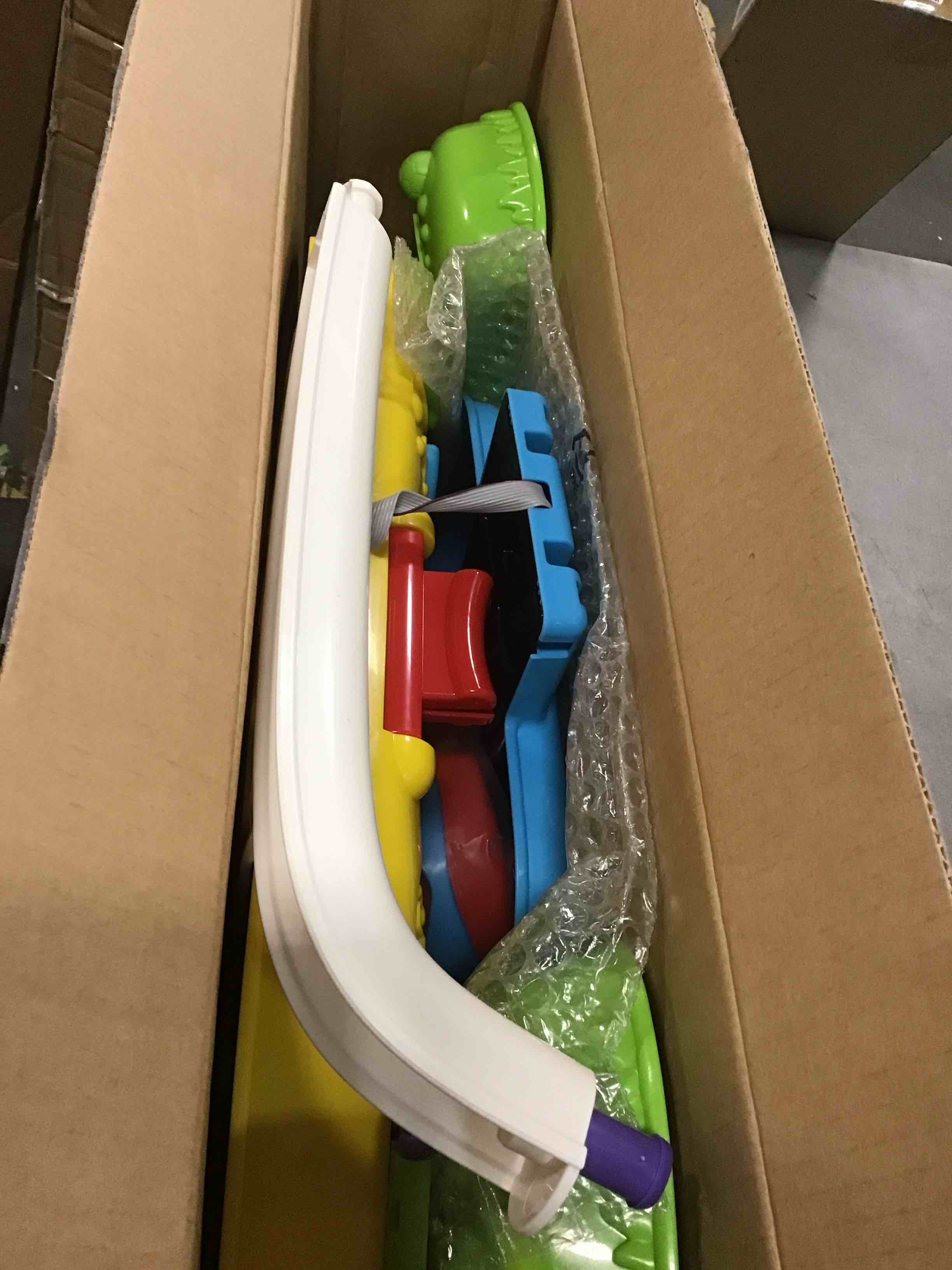 https://s3.amazonaws.com/lotting-images-prod/bidfta/BLU5825995_1706642048649.jpeg
