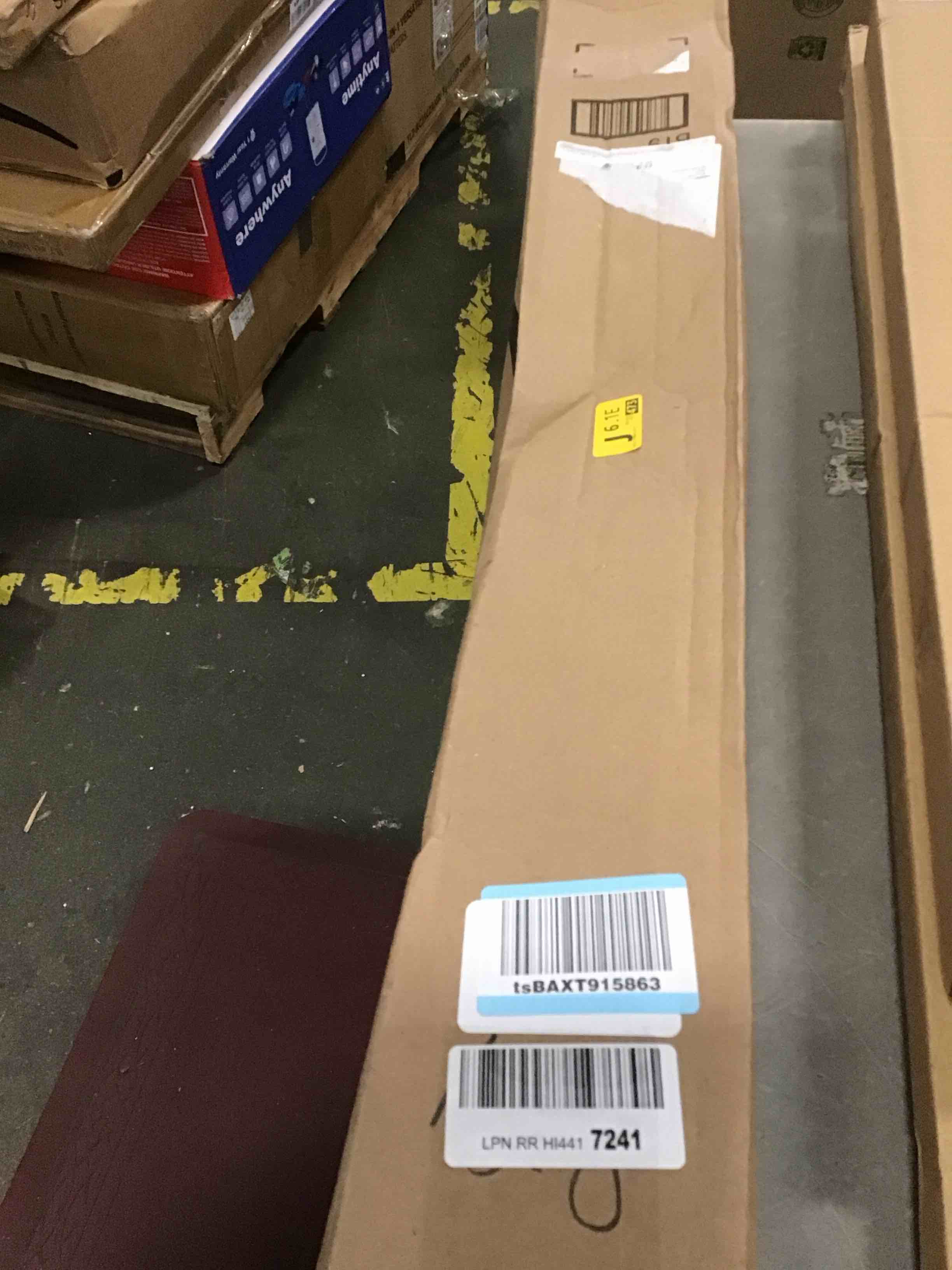 https://s3.amazonaws.com/lotting-images-prod/bidfta/BLU5826163_1706715813971.jpeg