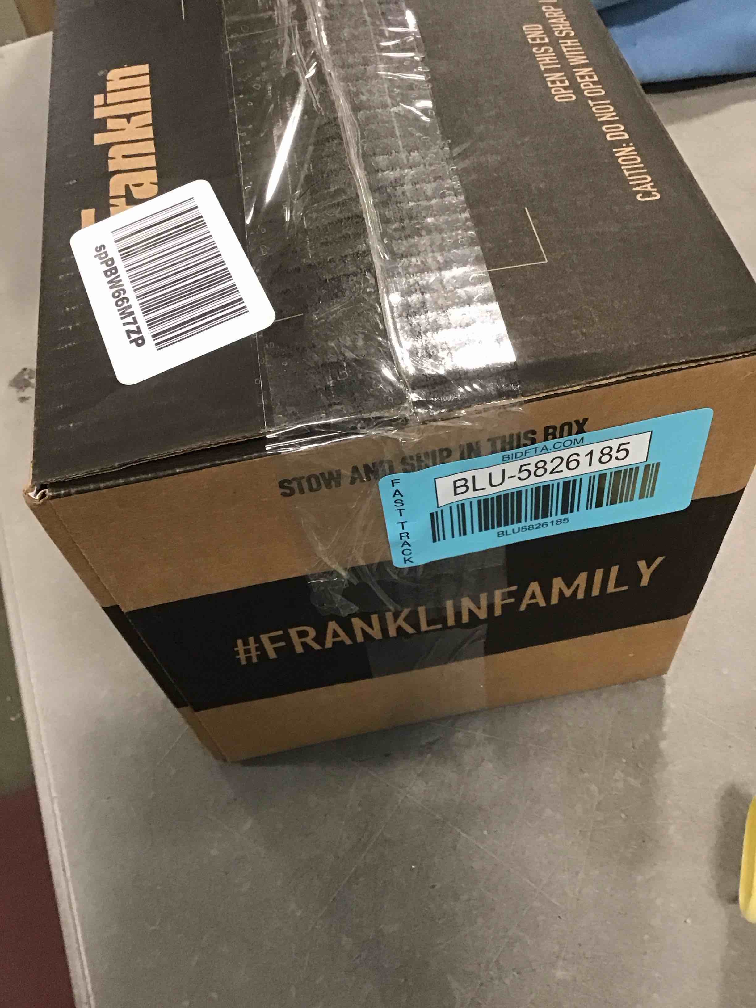 https://s3.amazonaws.com/lotting-images-prod/bidfta/BLU5826185_1706718825366.jpeg