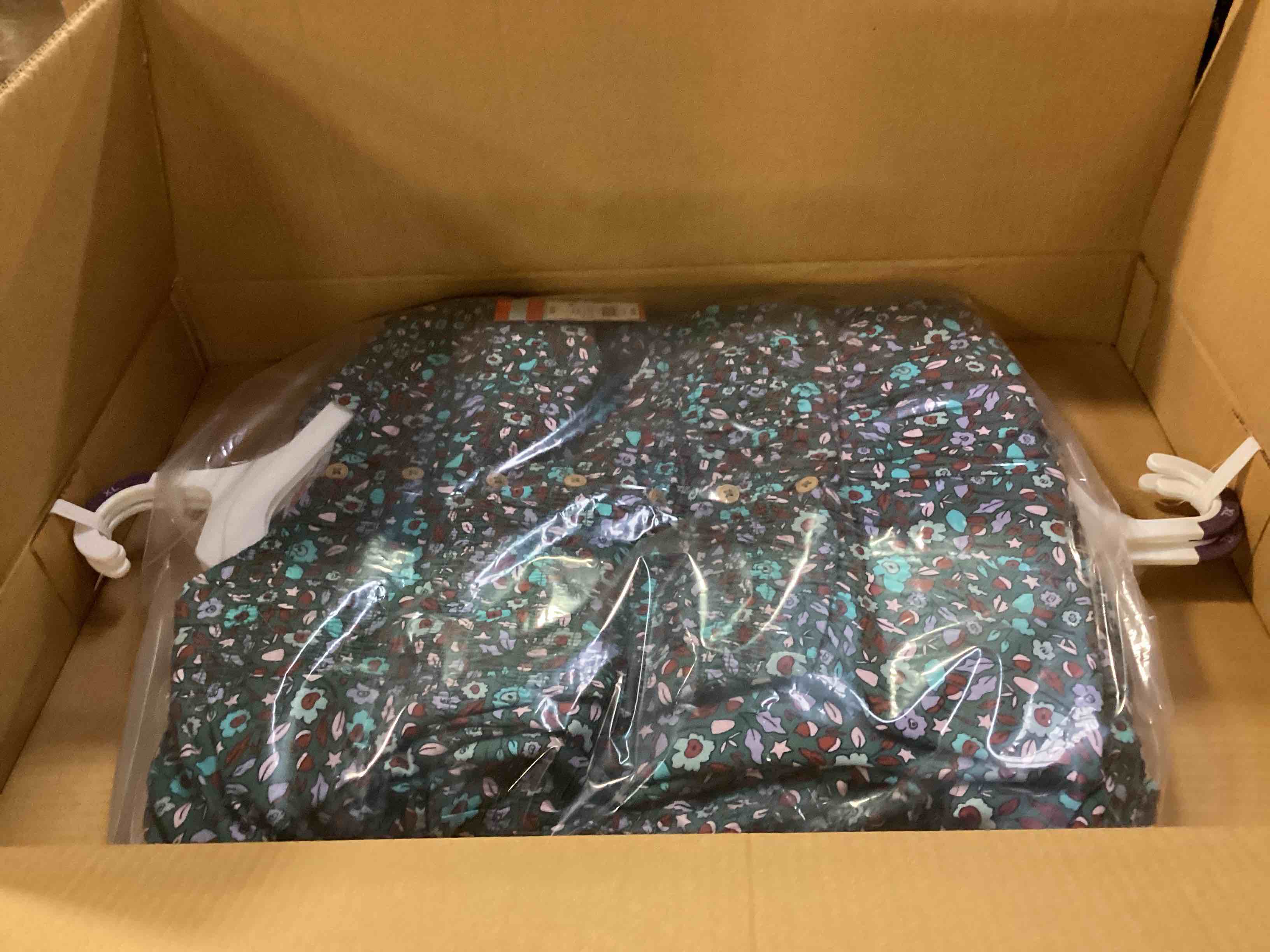 https://s3.amazonaws.com/lotting-images-prod/bidfta/BLU5826583_1706546976624.jpeg