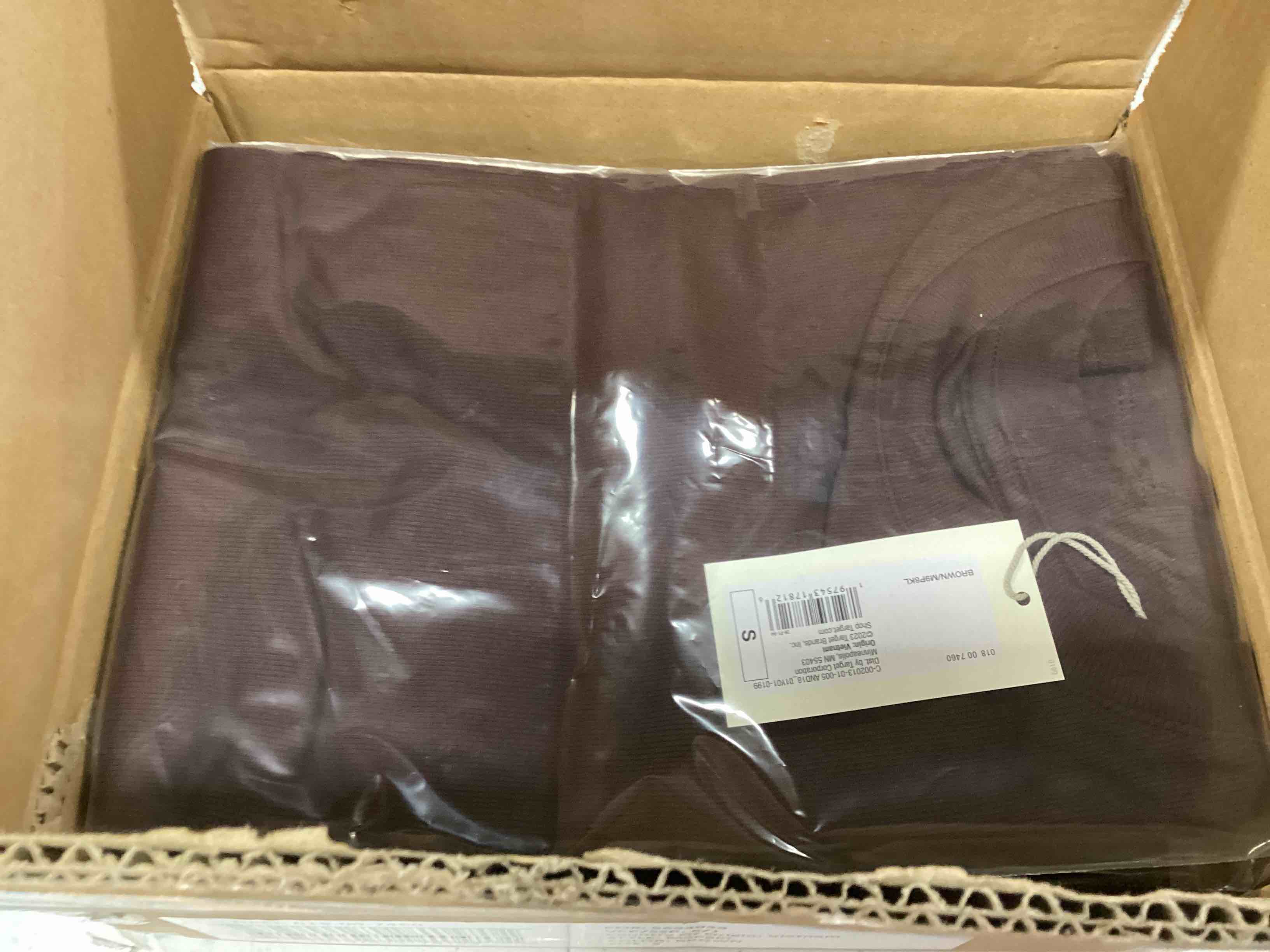 https://s3.amazonaws.com/lotting-images-prod/bidfta/BLU5826780_1706561995552.jpeg