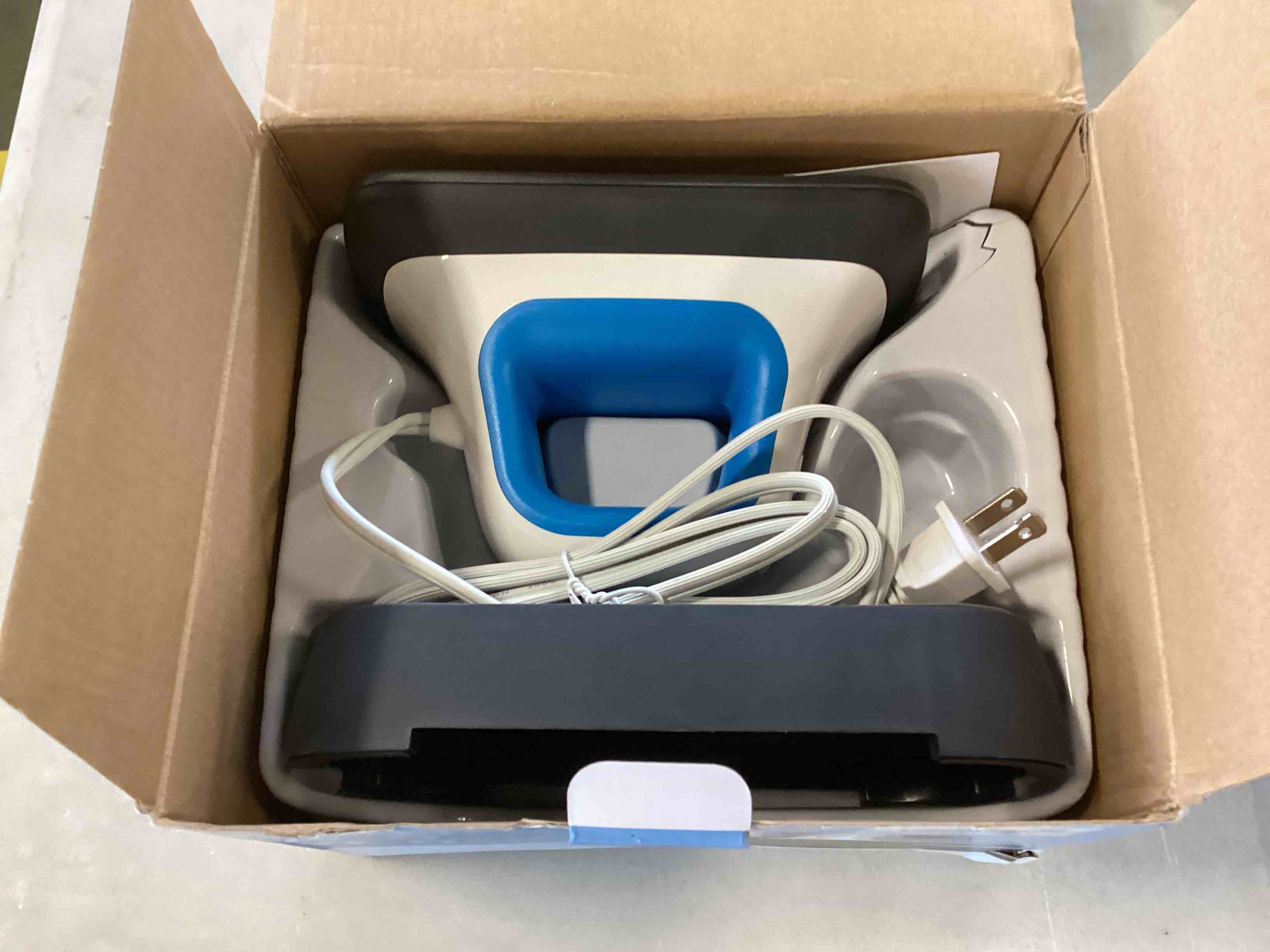 https://s3.amazonaws.com/lotting-images-prod/bidfta/BLU5827753_1706803046704.jpeg