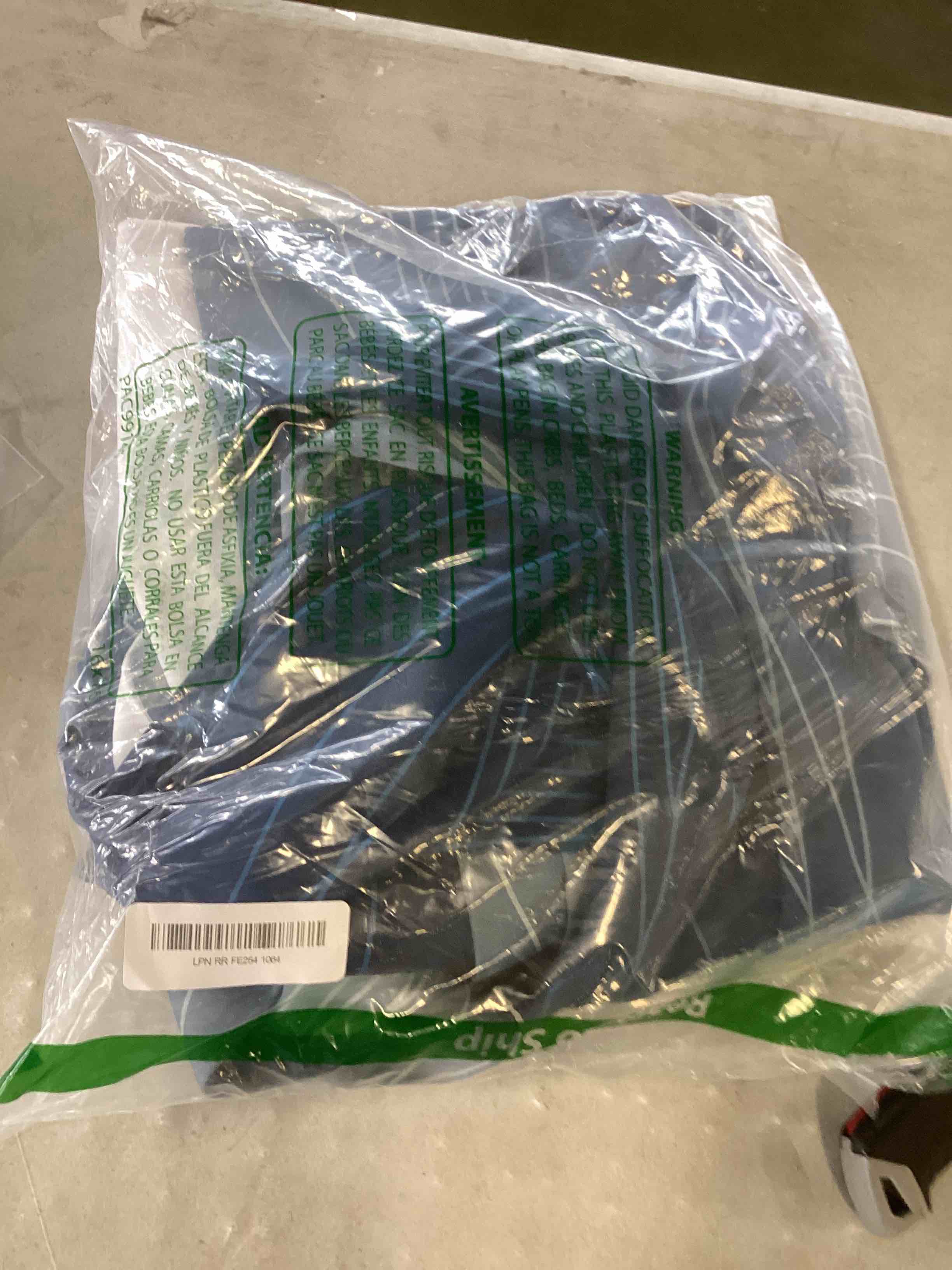 https://s3.amazonaws.com/lotting-images-prod/bidfta/BLU5827886_1706811962250.jpeg