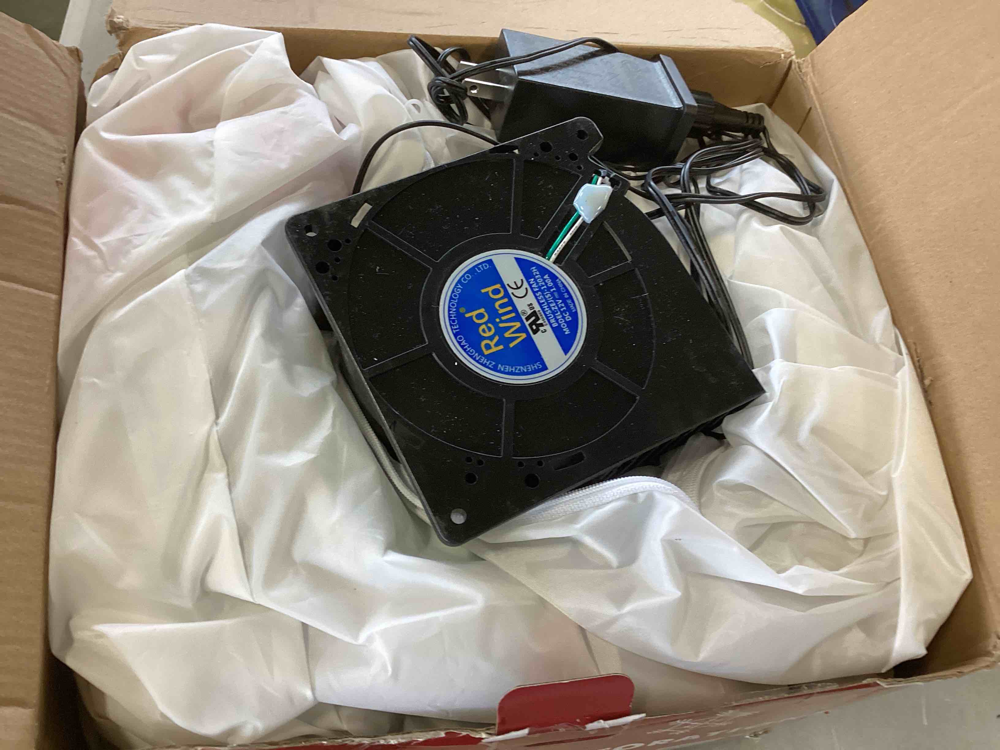 https://s3.amazonaws.com/lotting-images-prod/bidfta/BLU5827933_1706816050023.jpeg
