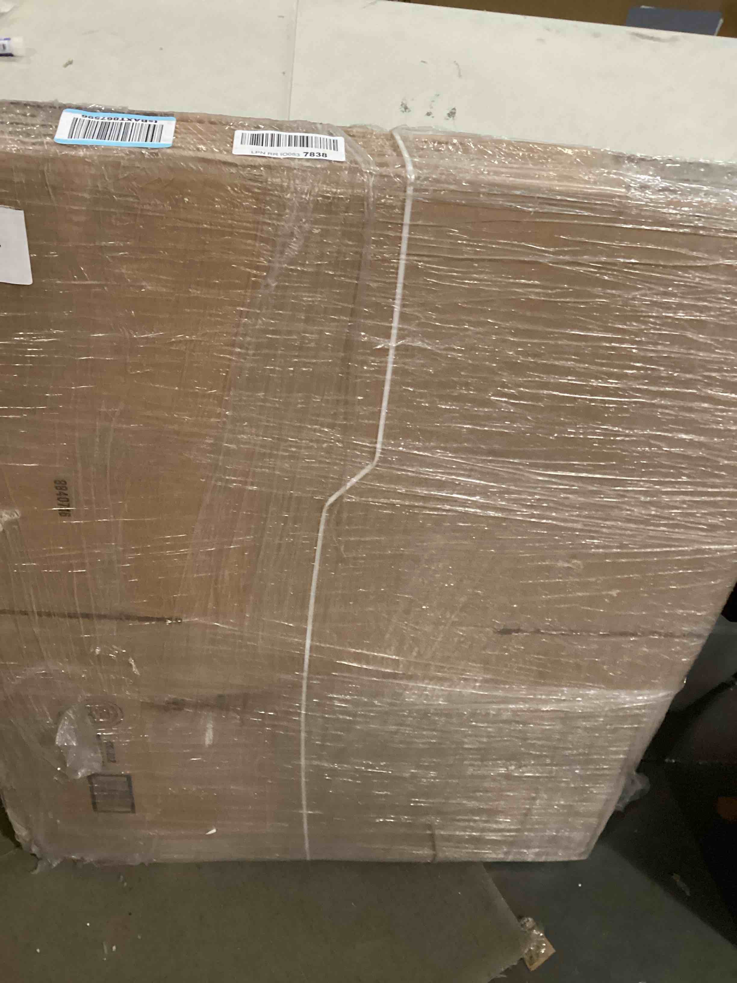https://s3.amazonaws.com/lotting-images-prod/bidfta/BLU5828949_1718115887911.jpeg